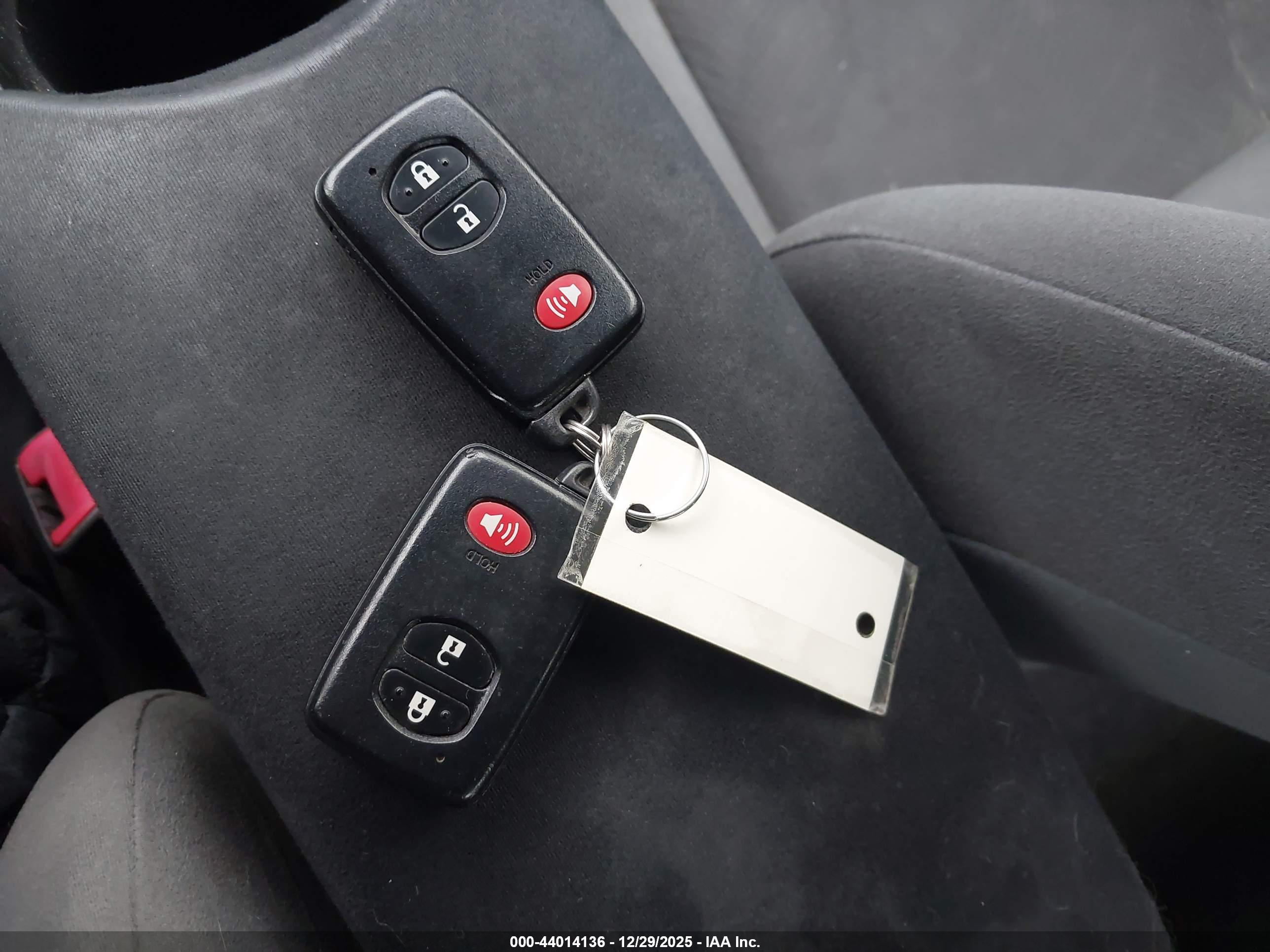 TOYOTA PRIUS image 11