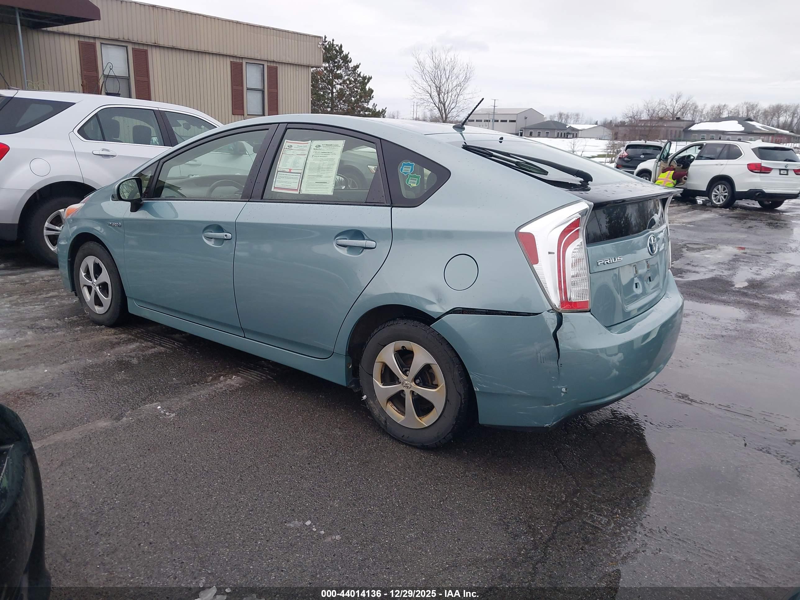 TOYOTA PRIUS image 3