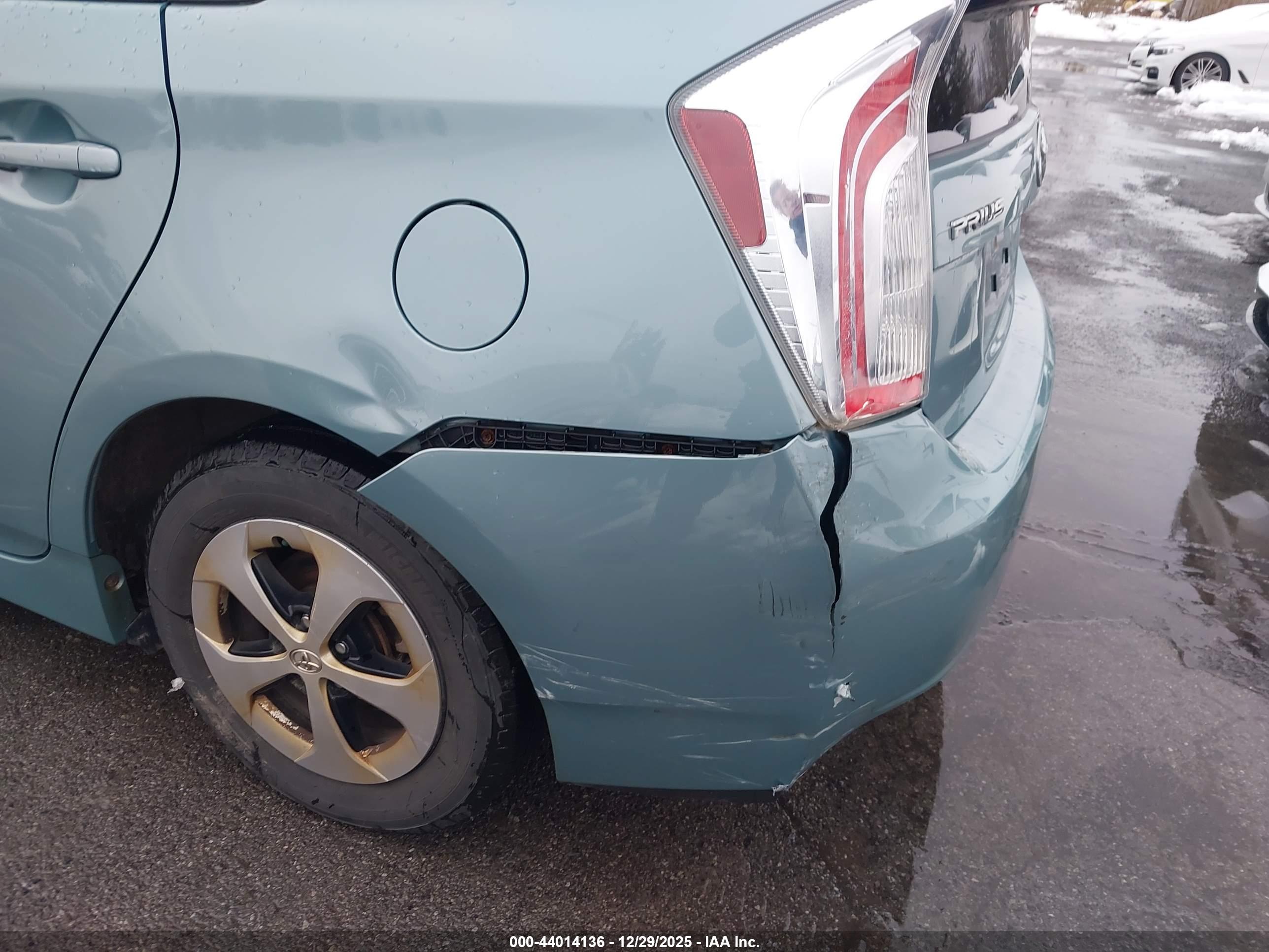 TOYOTA PRIUS image 6