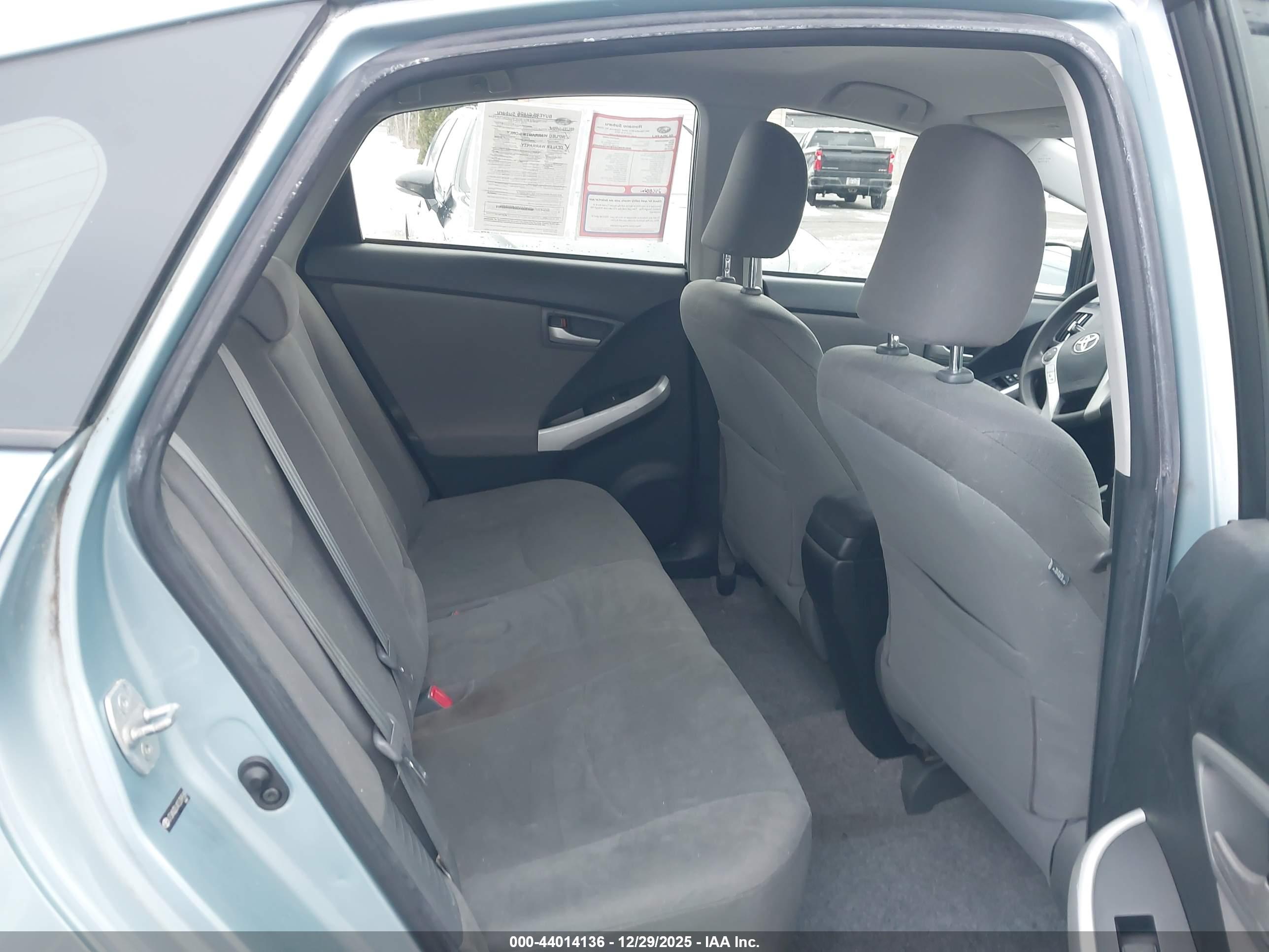 TOYOTA PRIUS image 8