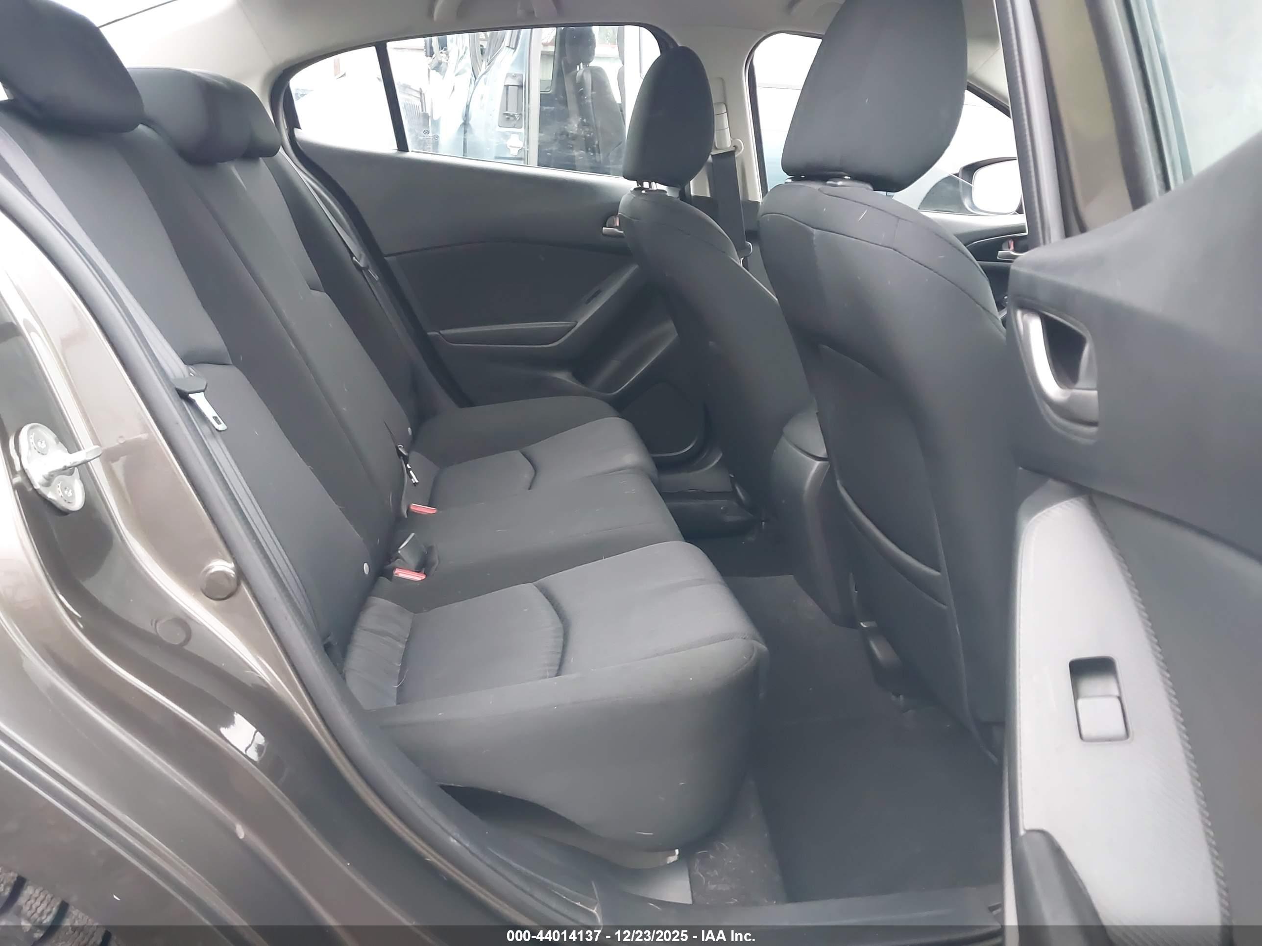 MAZDA MAZDA3 image 8