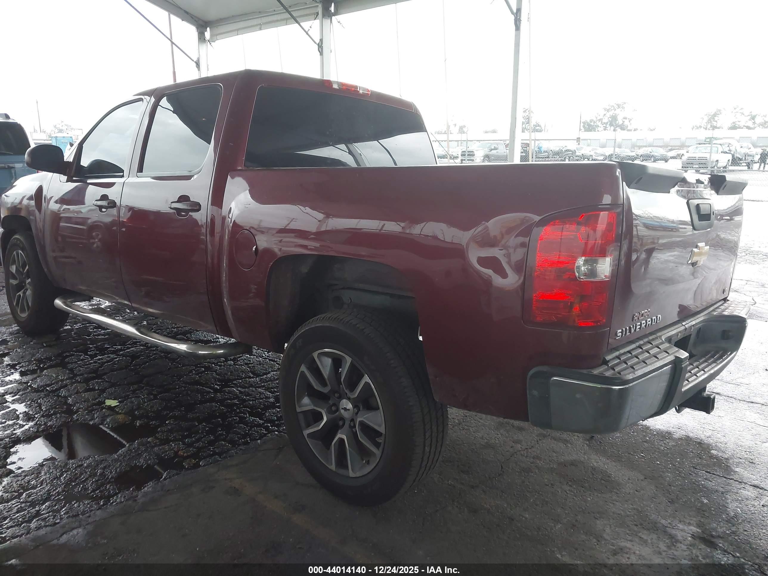 CHEVROLET SILVERADO image 3