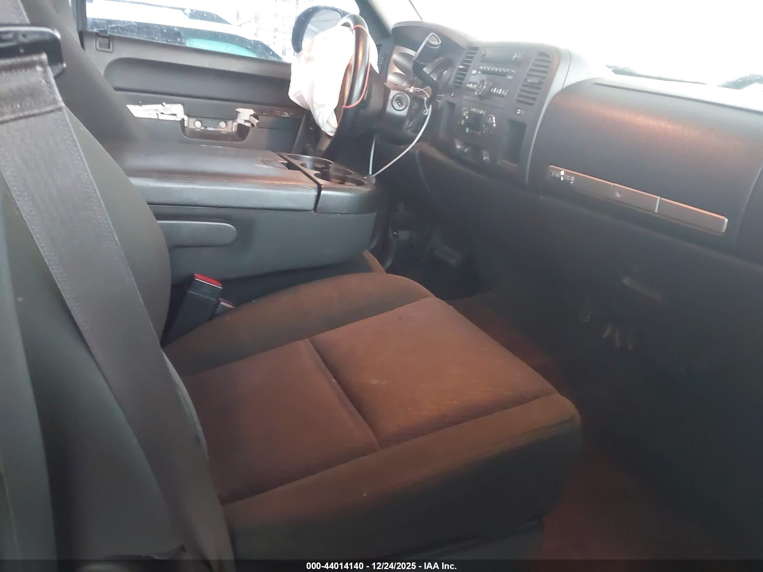 CHEVROLET SILVERADO image 5