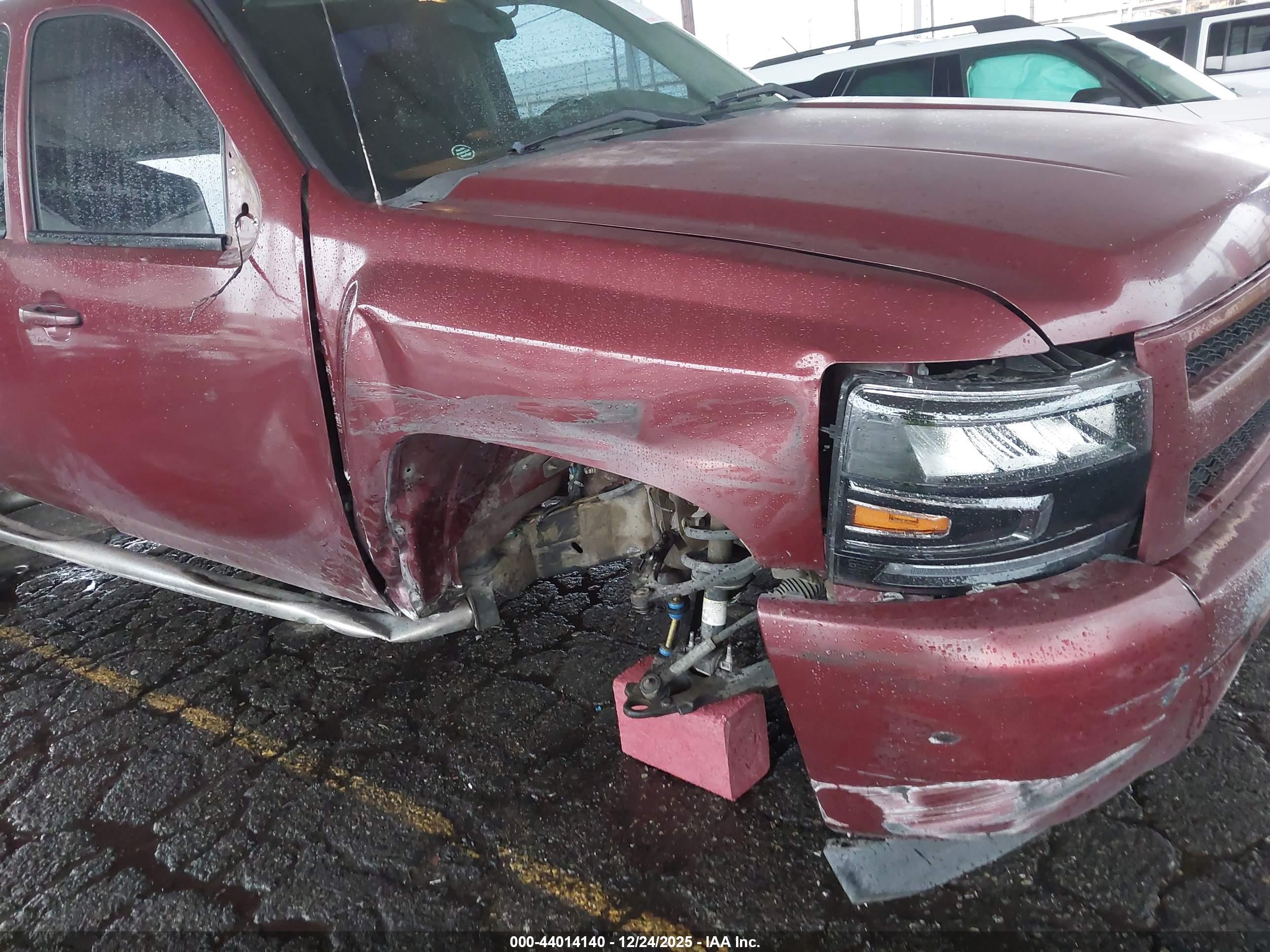 CHEVROLET SILVERADO image 6