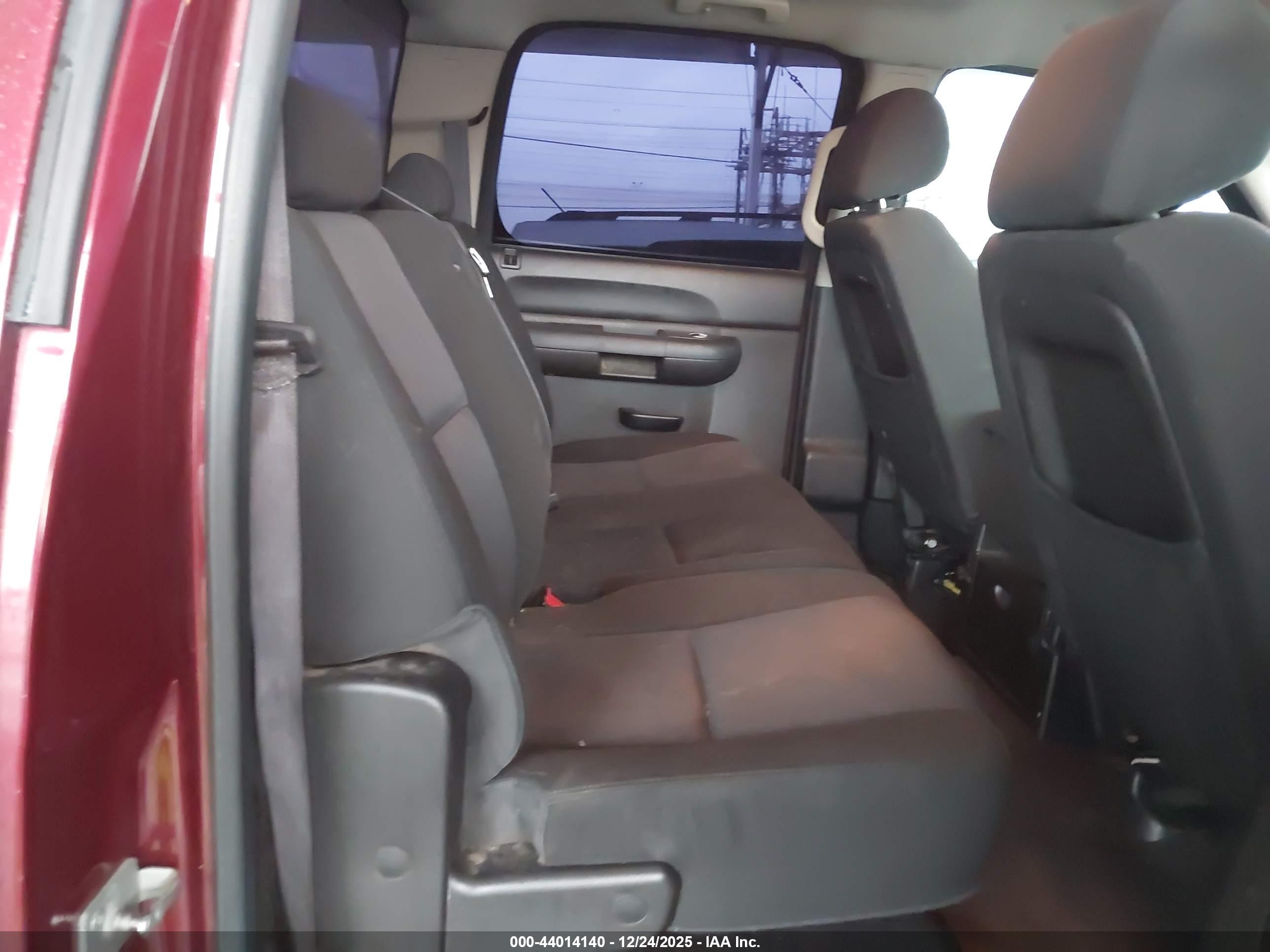 CHEVROLET SILVERADO image 8