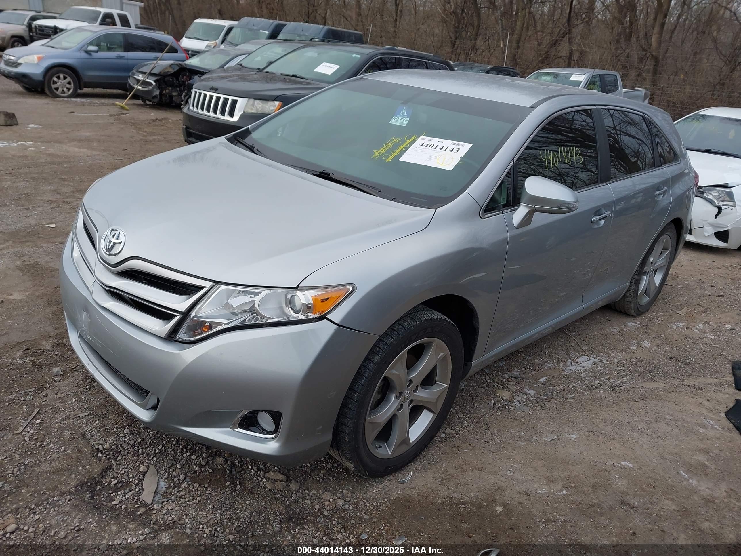 TOYOTA VENZA image 2