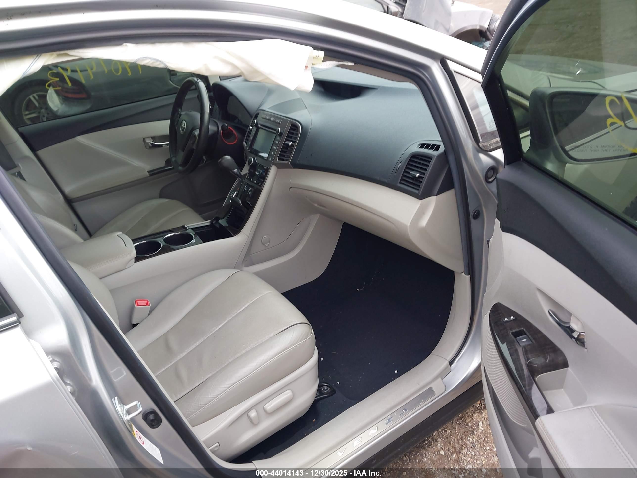 TOYOTA VENZA image 5