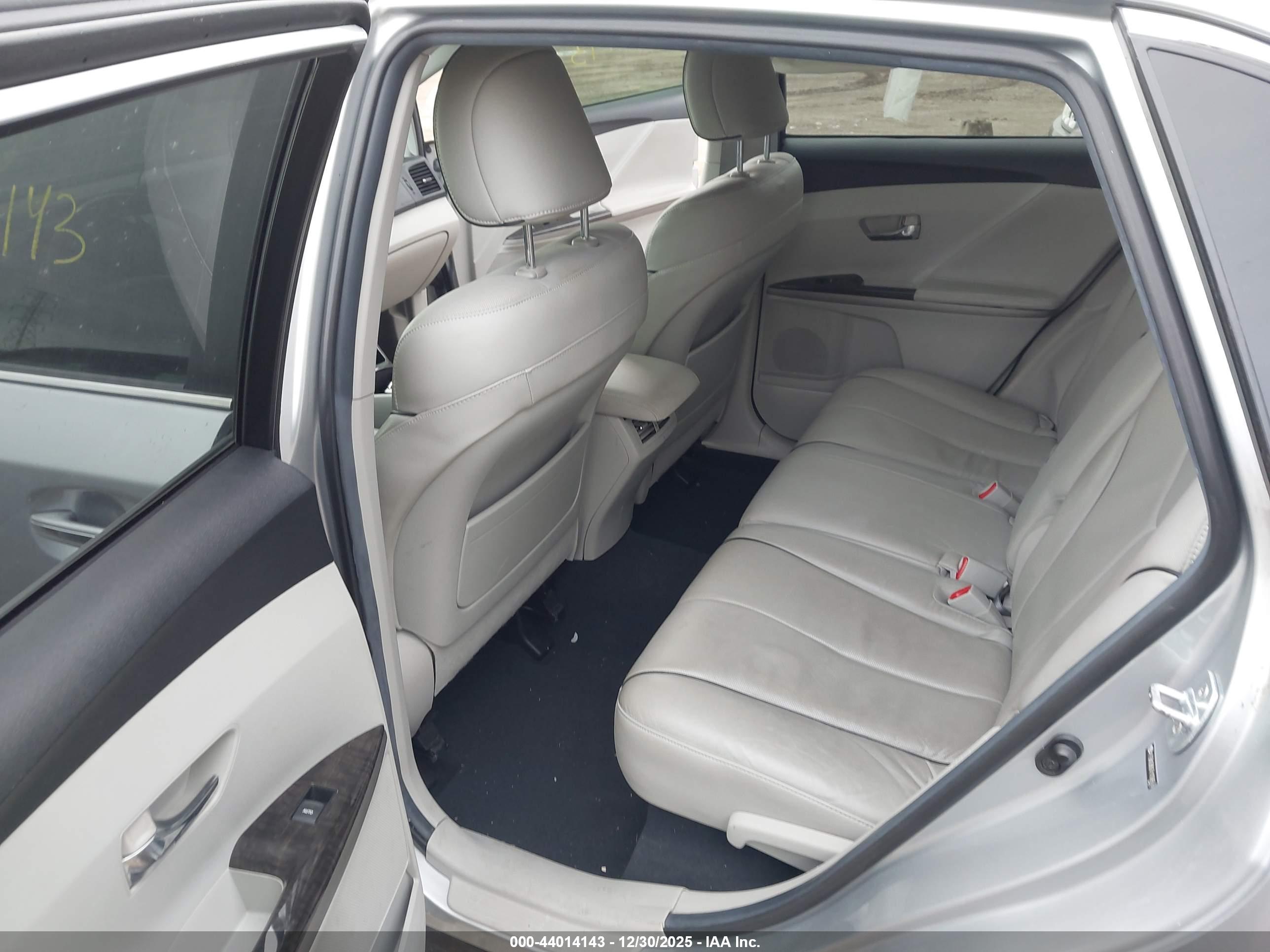 TOYOTA VENZA image 8
