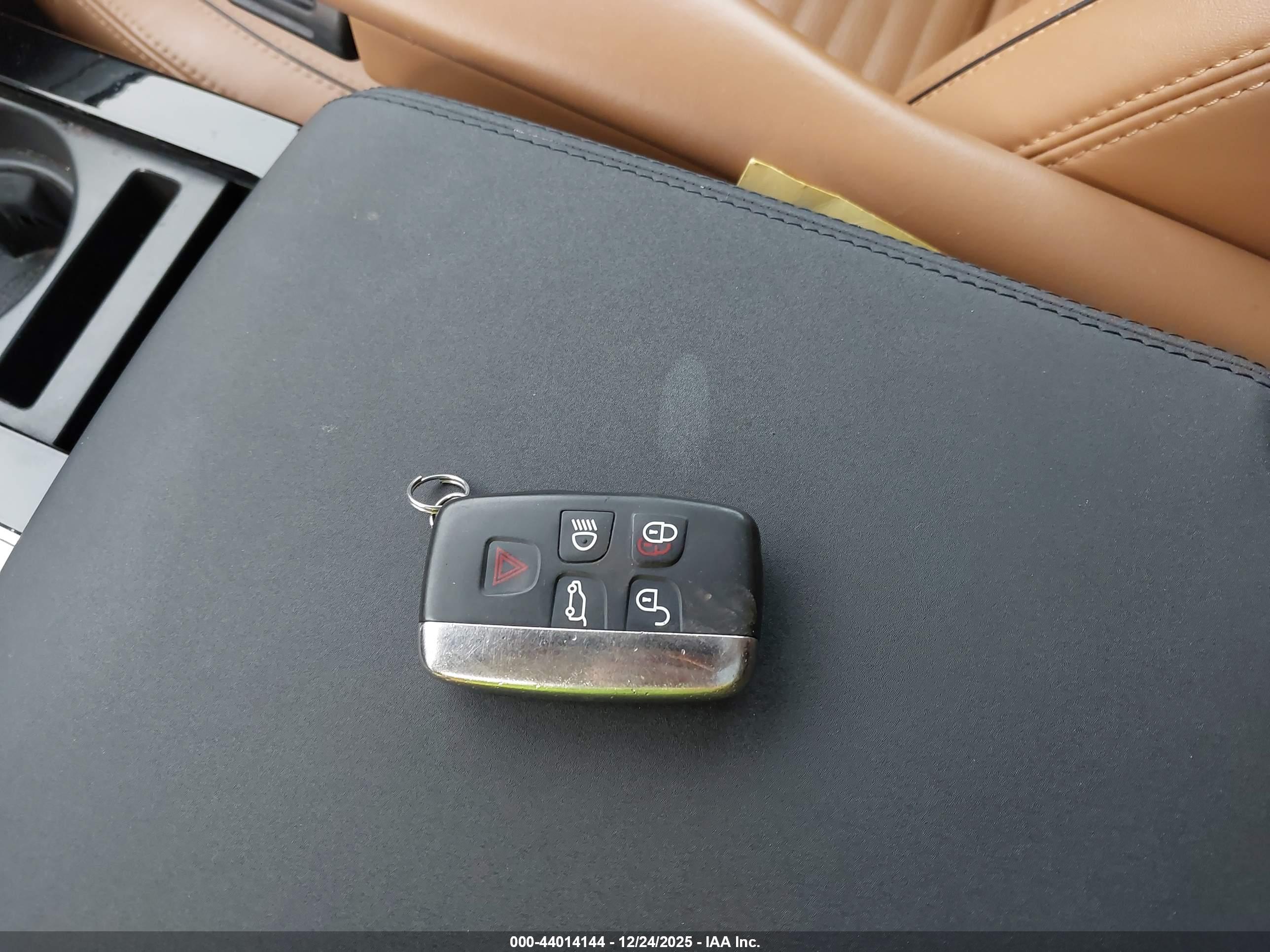 LAND ROVER image 11