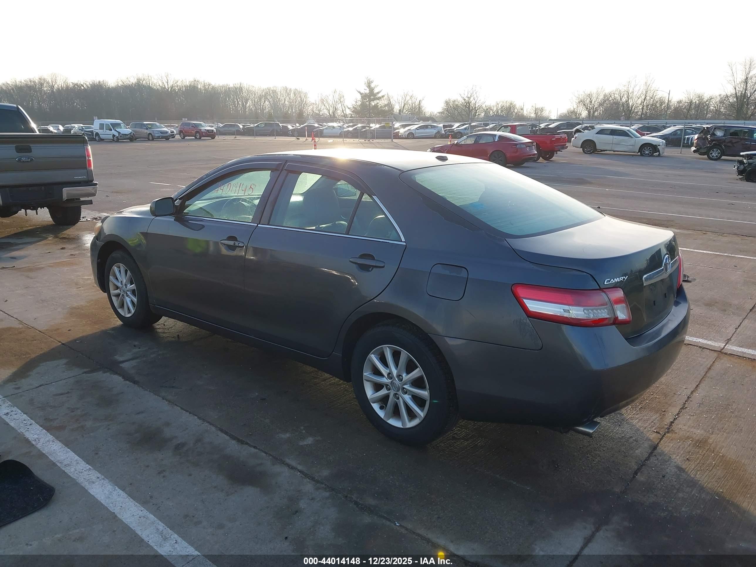 TOYOTA CAMRY image 3