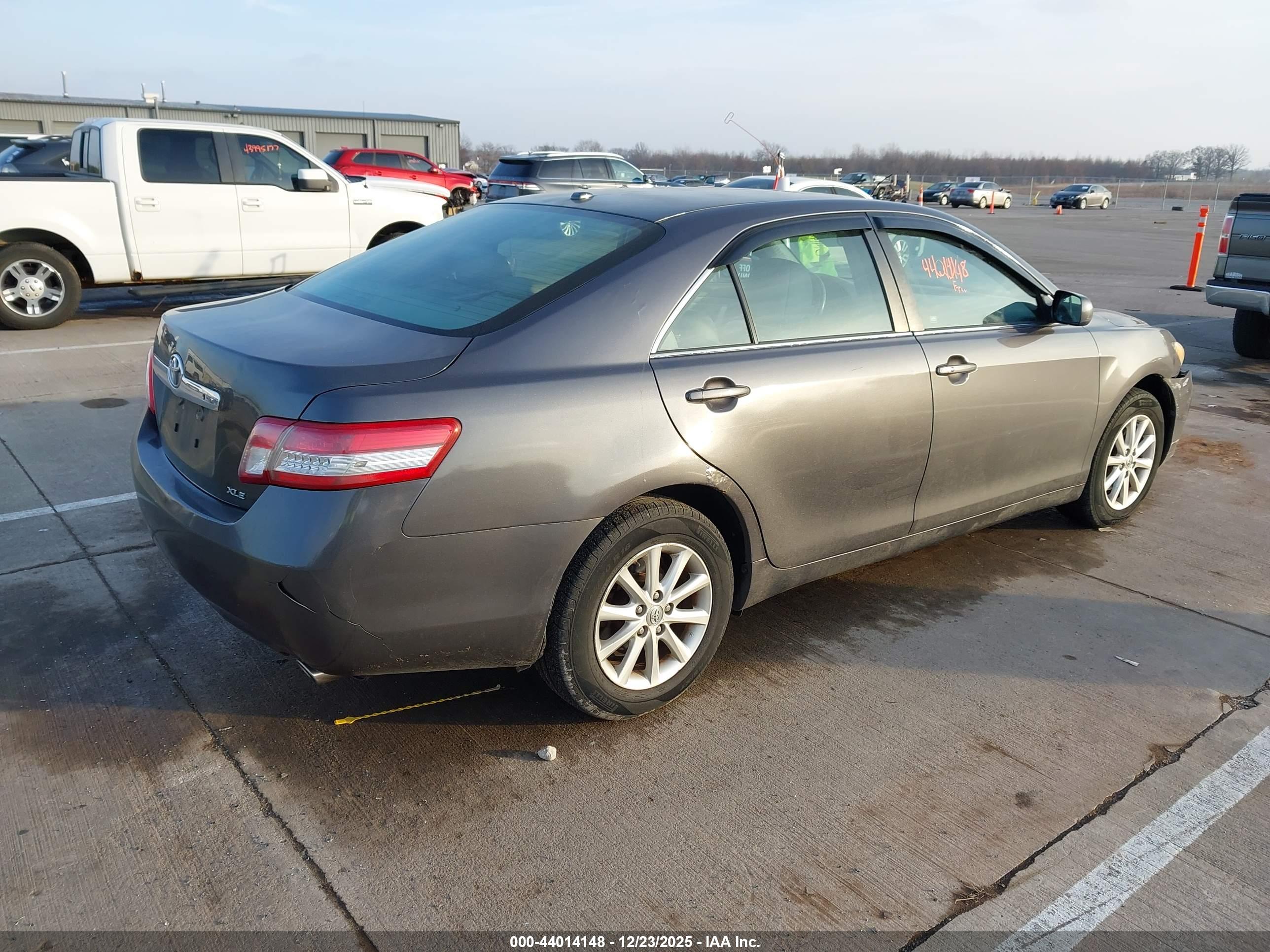 TOYOTA CAMRY image 4