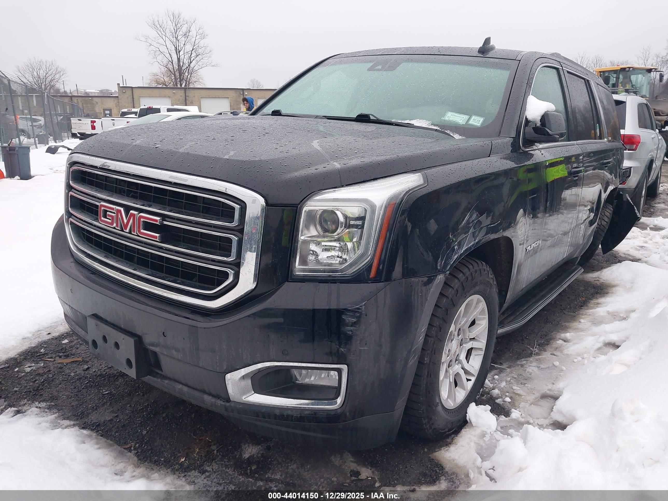 GMC YUKON image 2