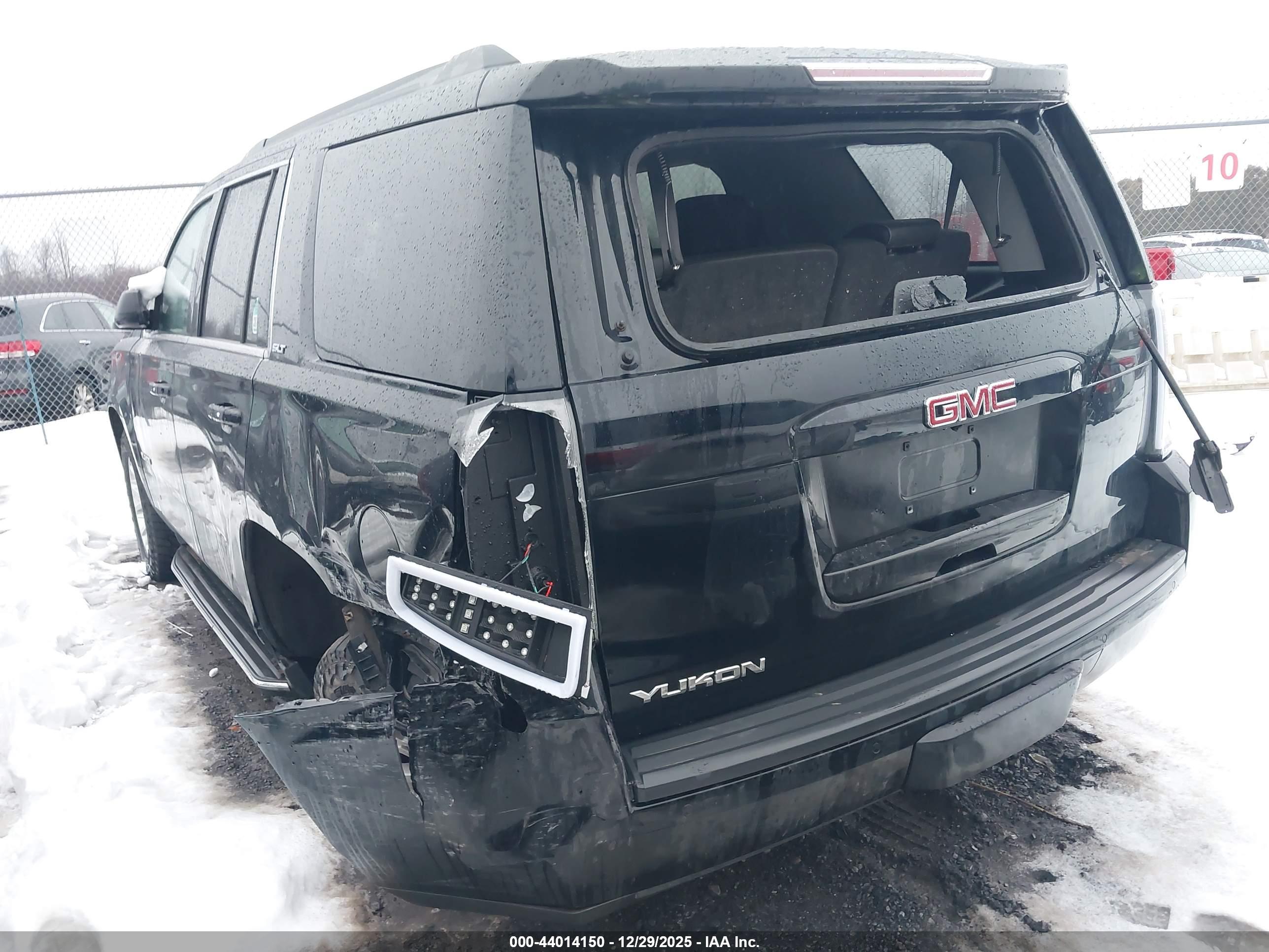 GMC YUKON image 3