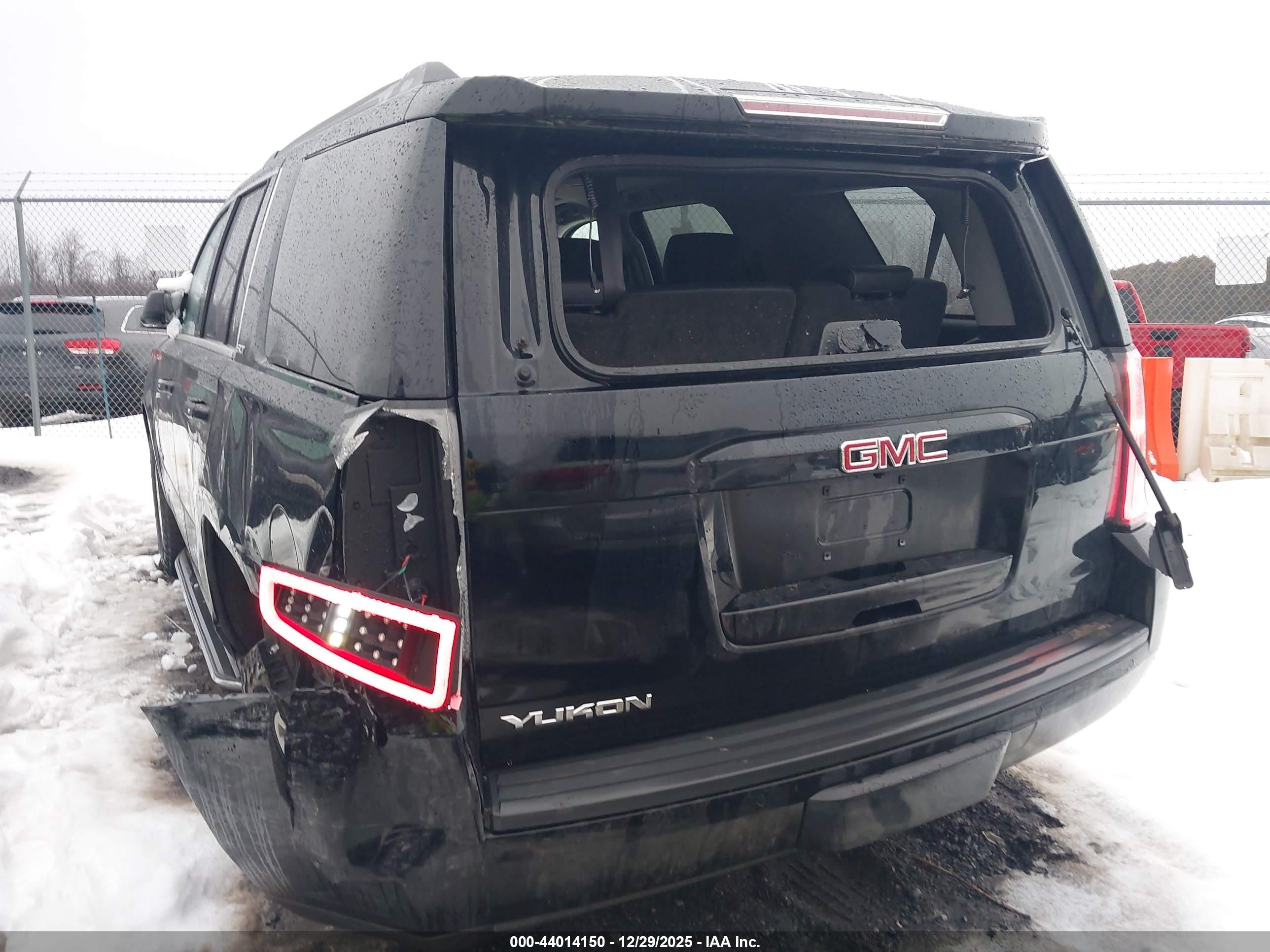 GMC YUKON image 6