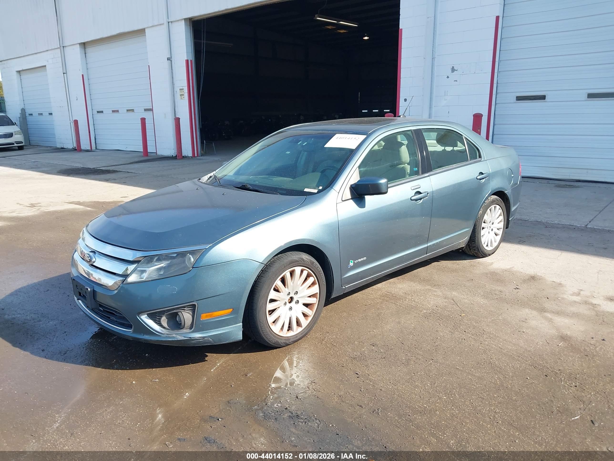 FORD FUSION image 2