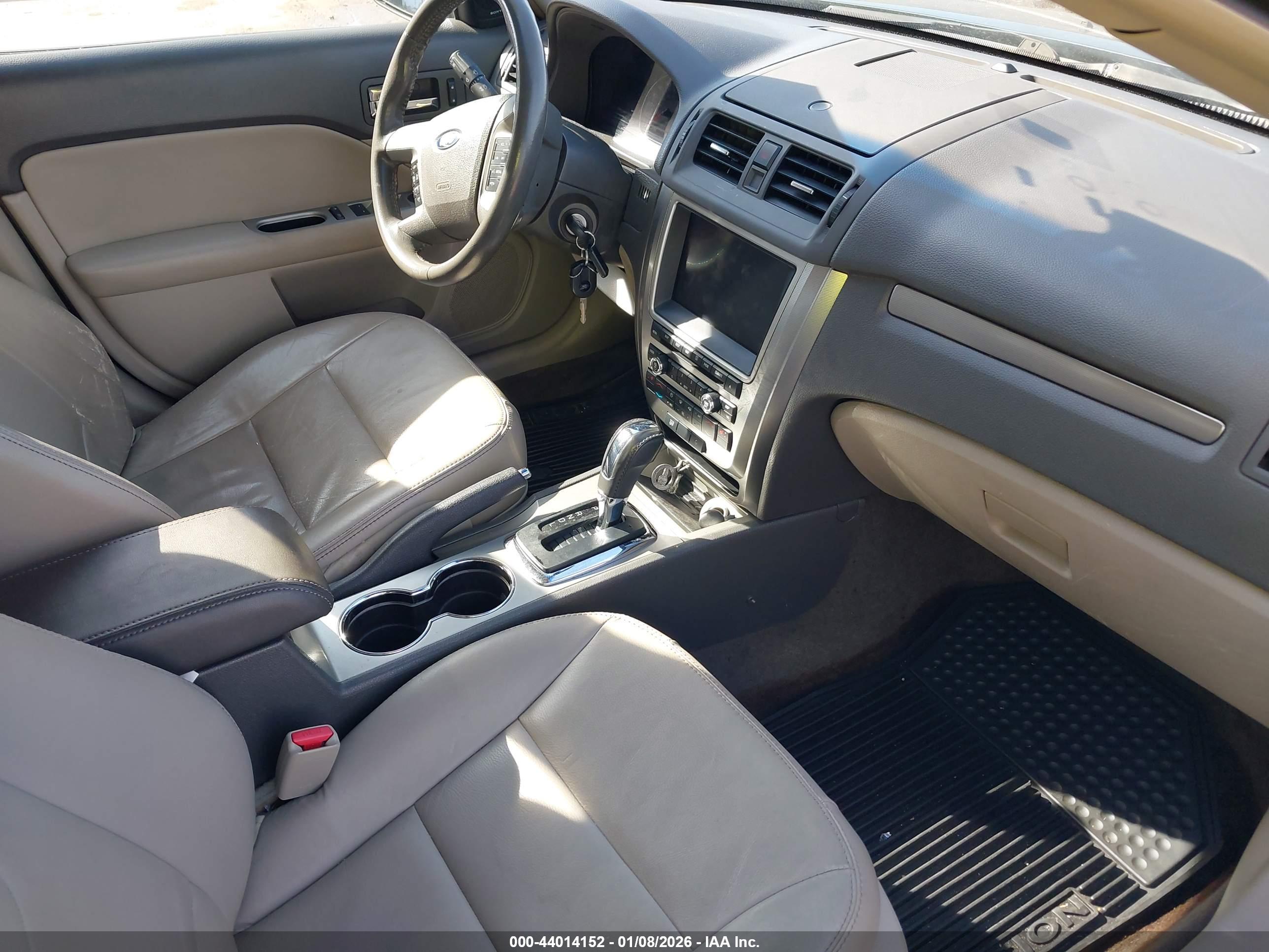 FORD FUSION image 5