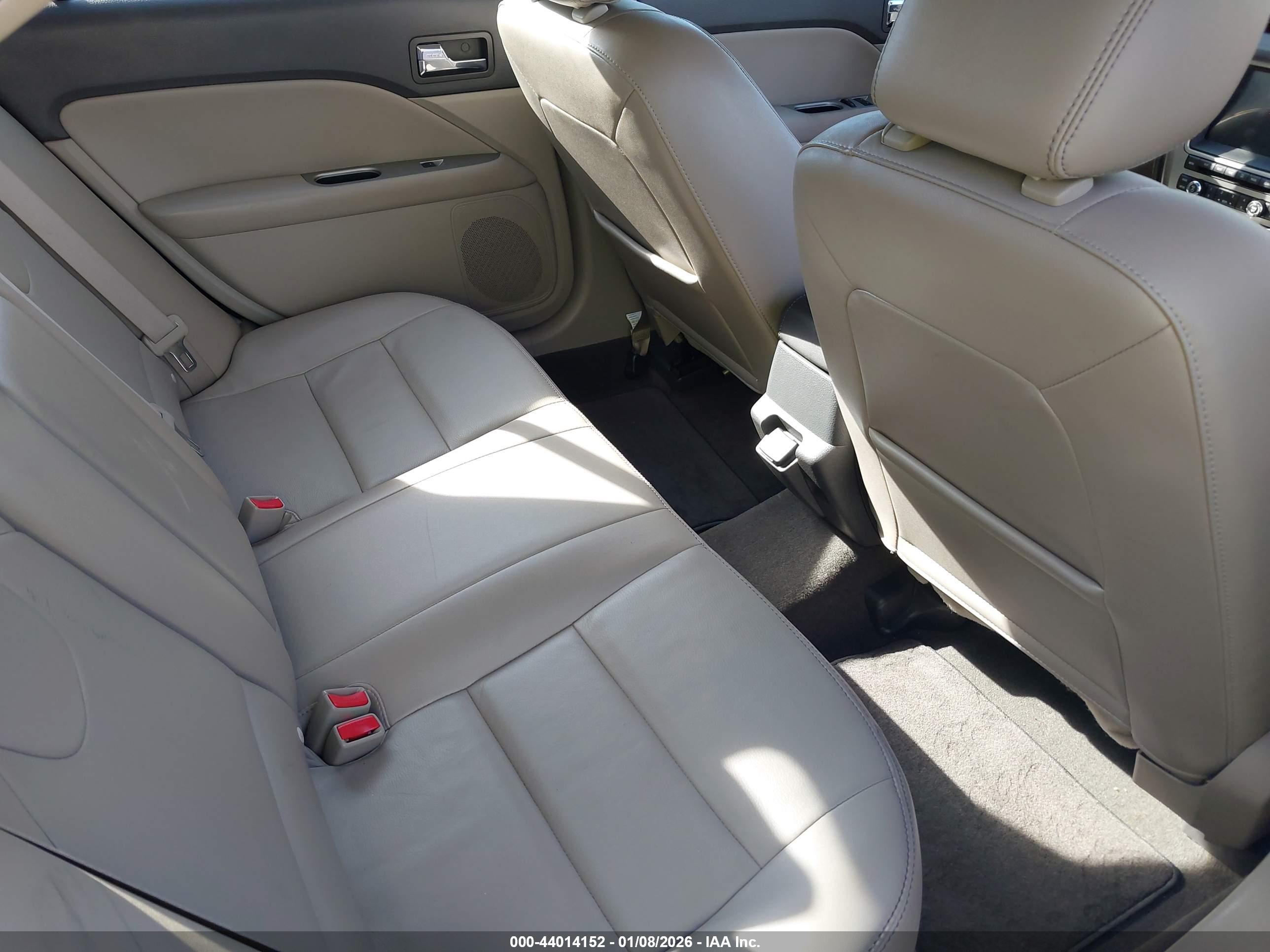 FORD FUSION image 8