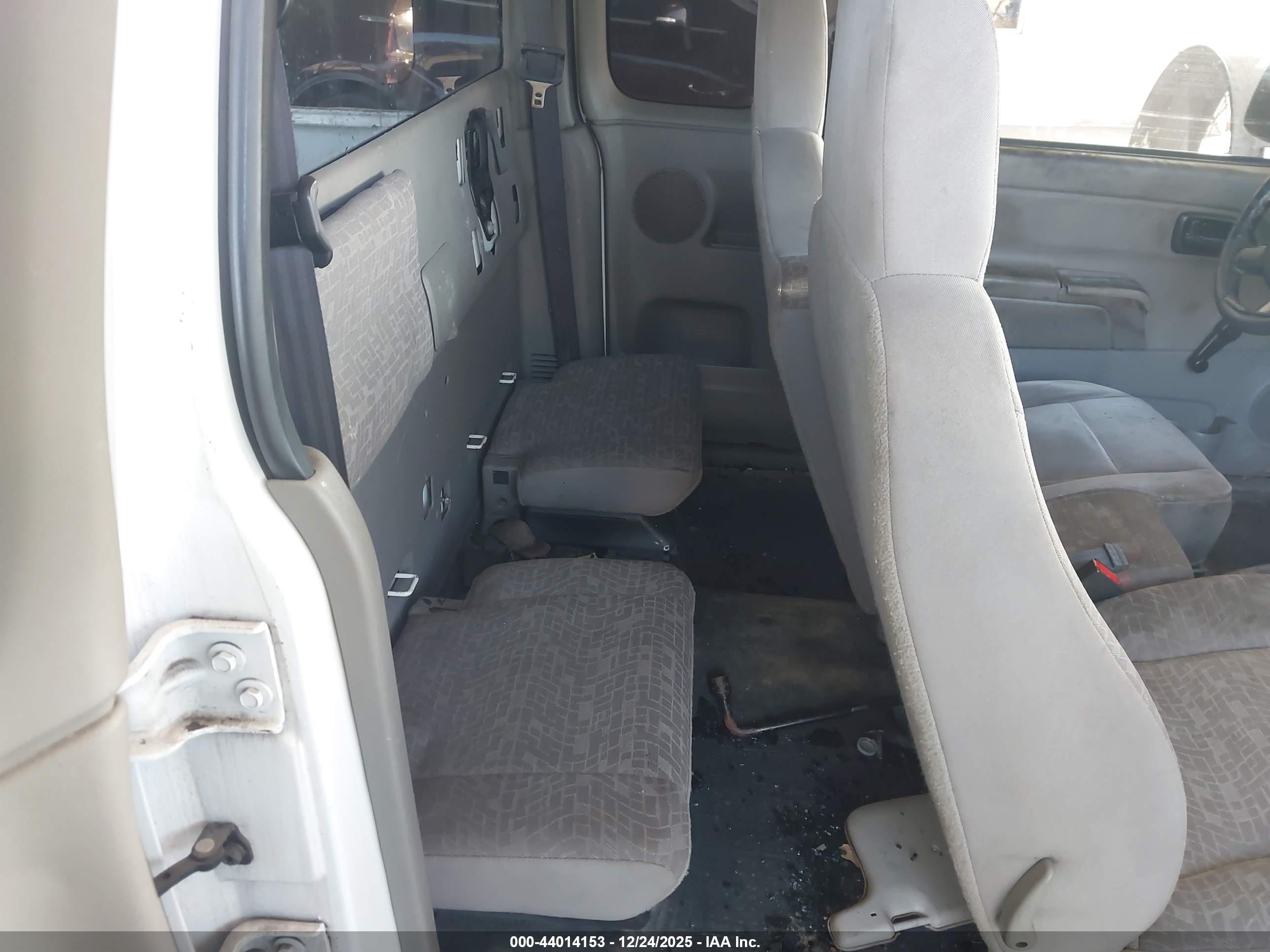 CHEVROLET COLORADO image 8