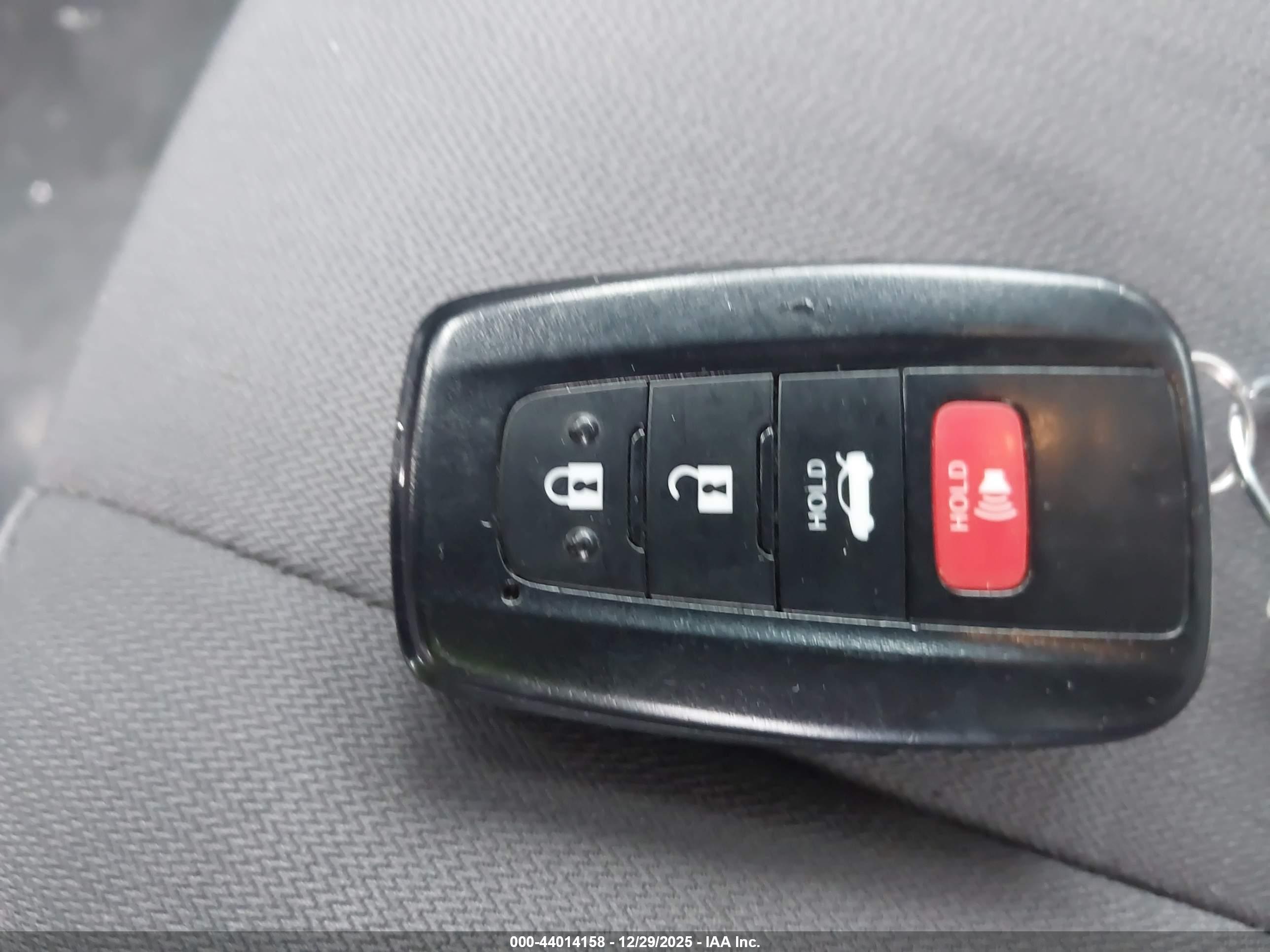 TOYOTA CAMRY image 11