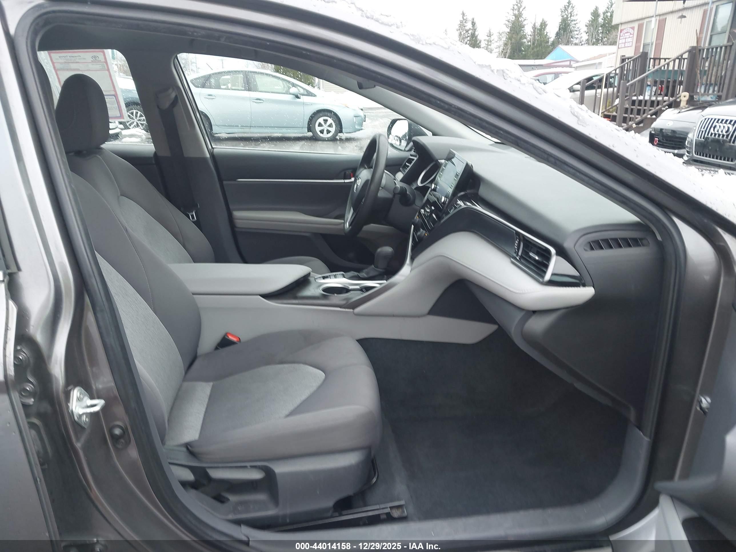 TOYOTA CAMRY image 5