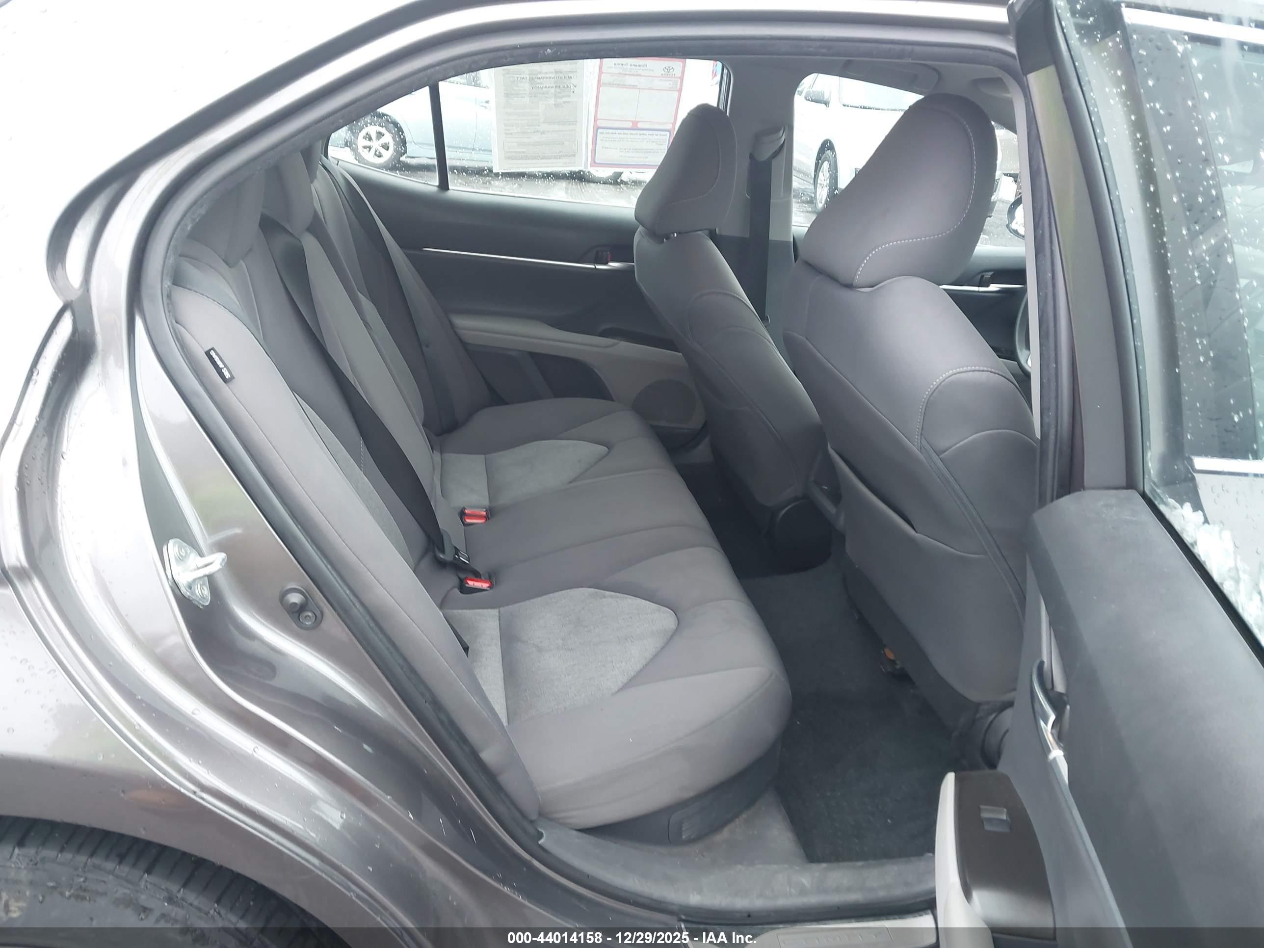 TOYOTA CAMRY image 8
