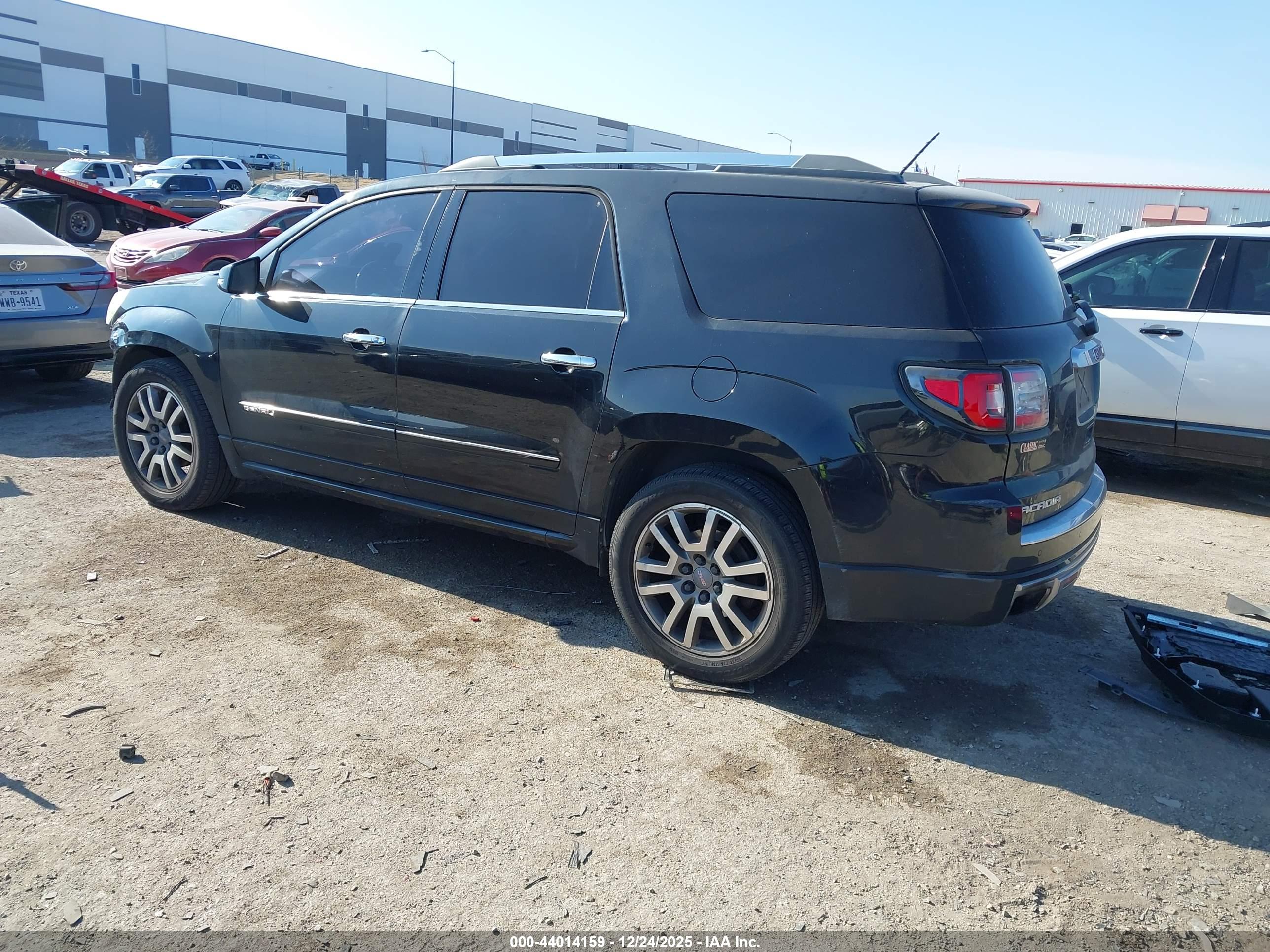 GMC ACADIA image 3