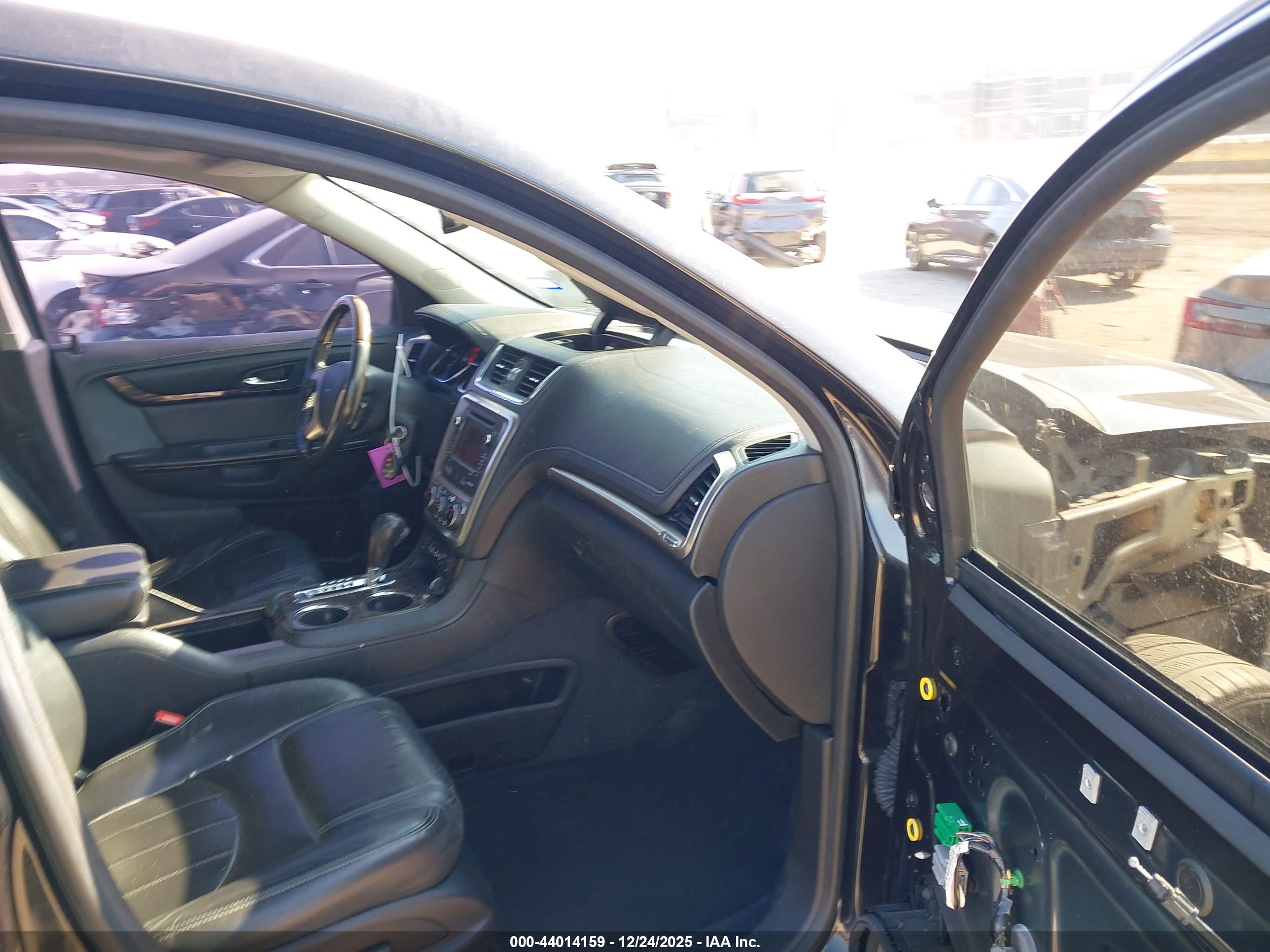 GMC ACADIA image 5