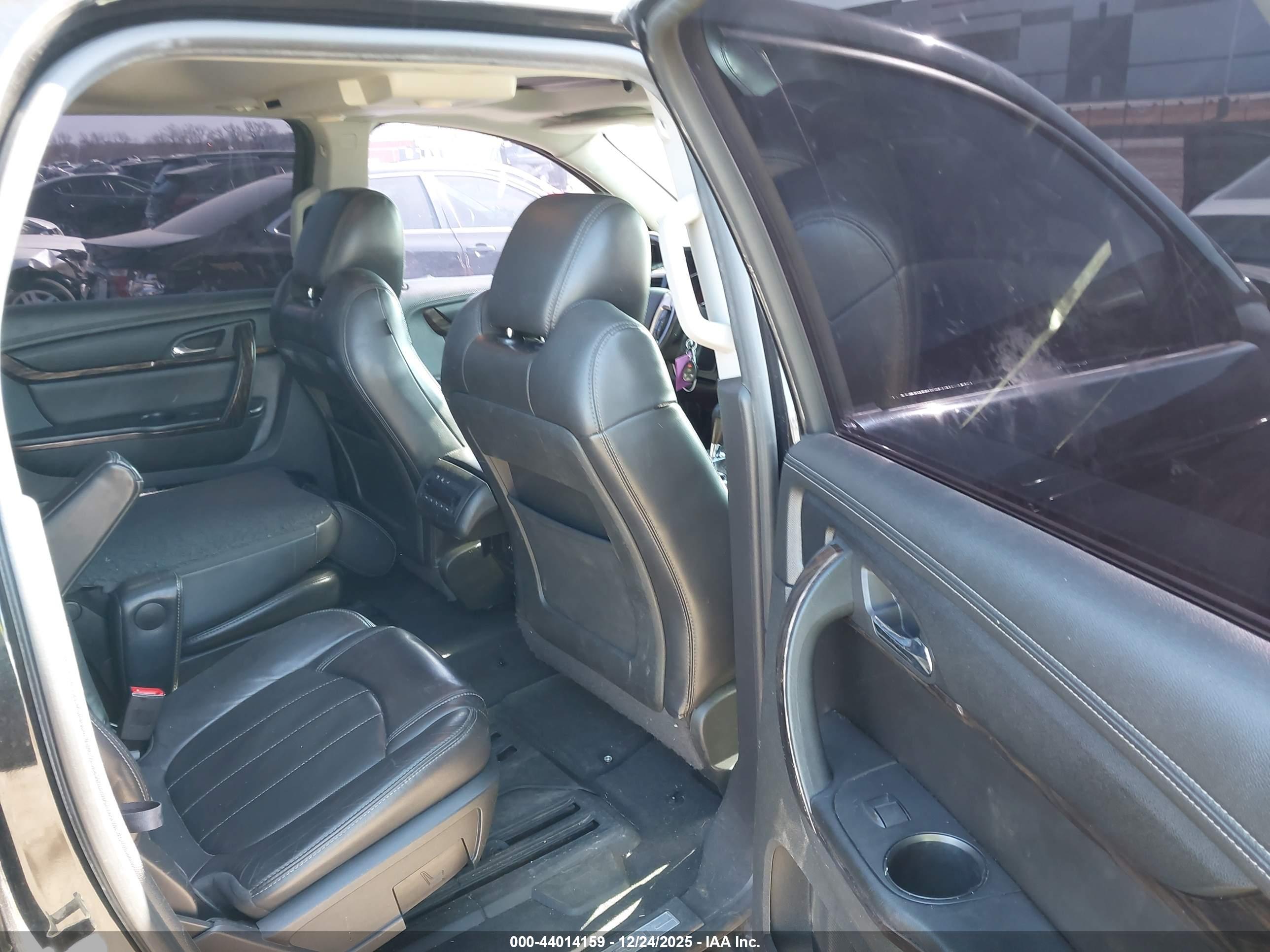 GMC ACADIA image 8