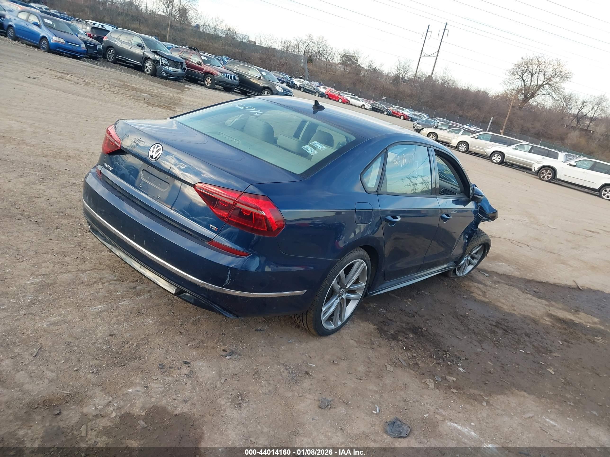 VOLKSWAGEN PASSAT image 4