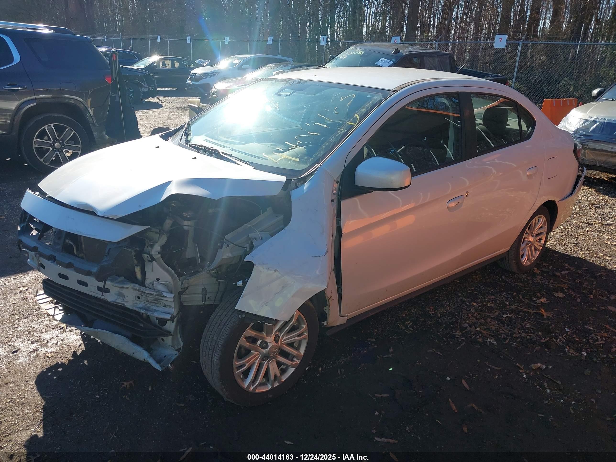 MITSUBISHI MIRAGE image 2
