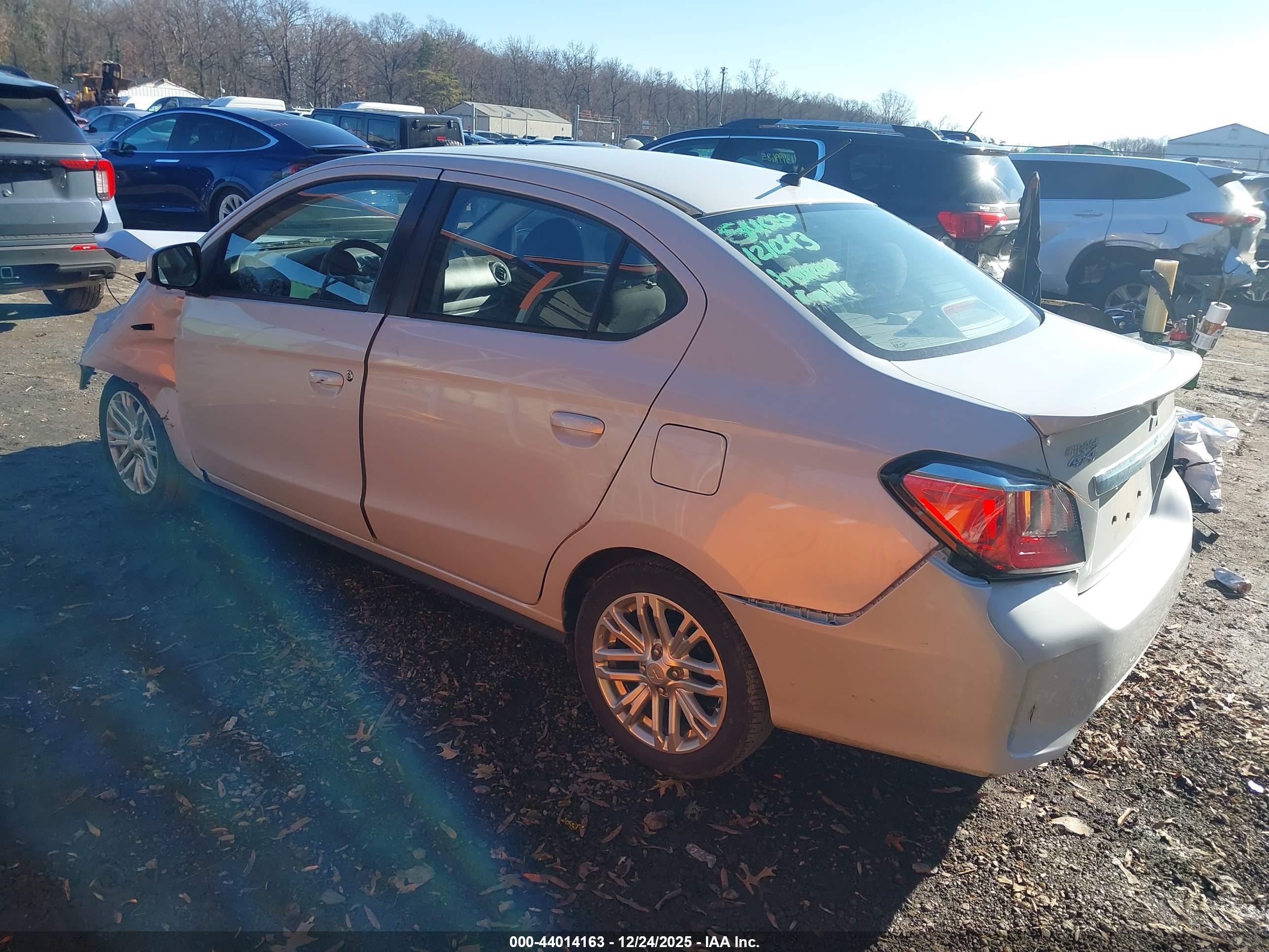 MITSUBISHI MIRAGE image 3