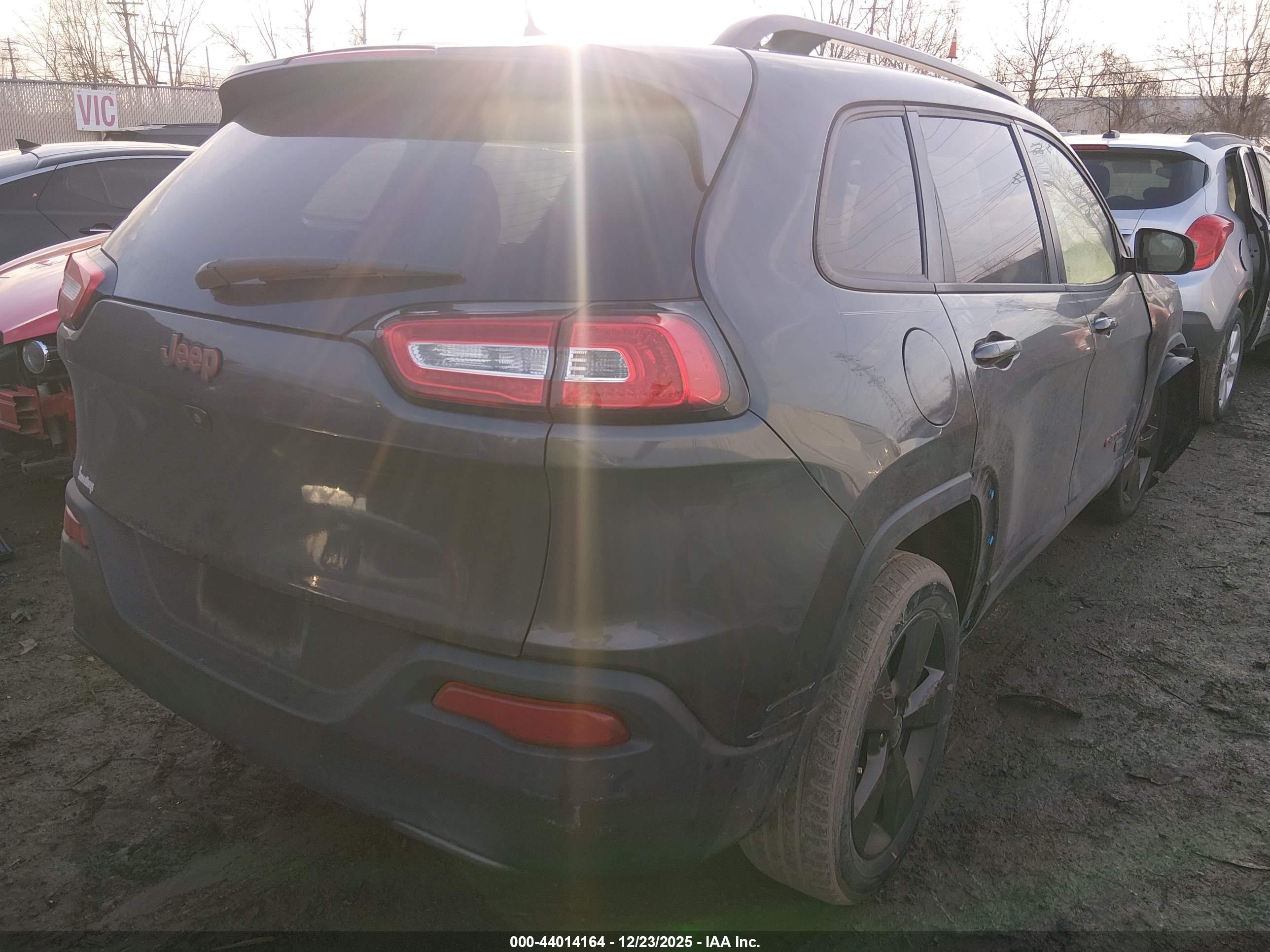 JEEP CHEROKEE image 4