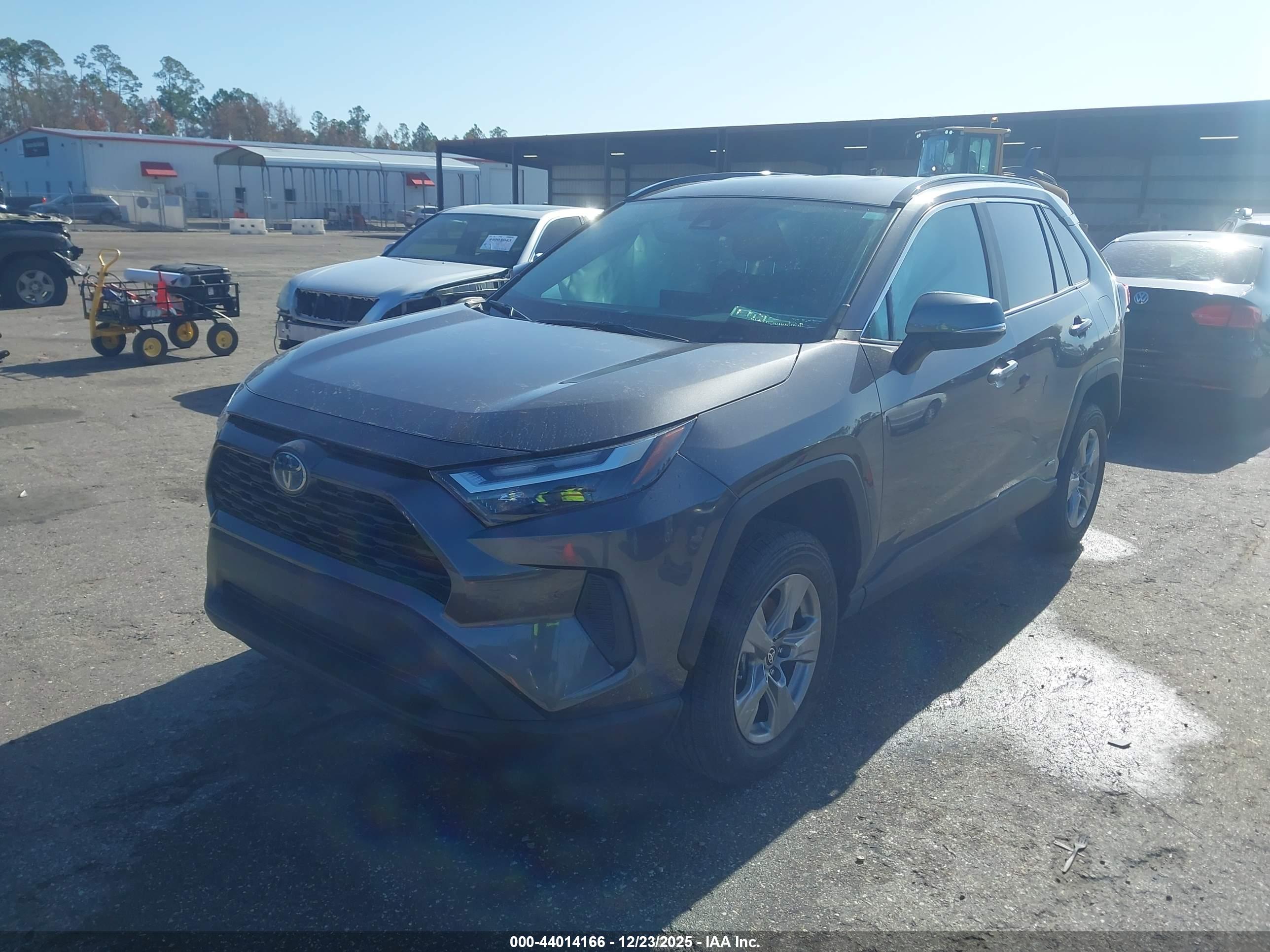 TOYOTA RAV4 image 2