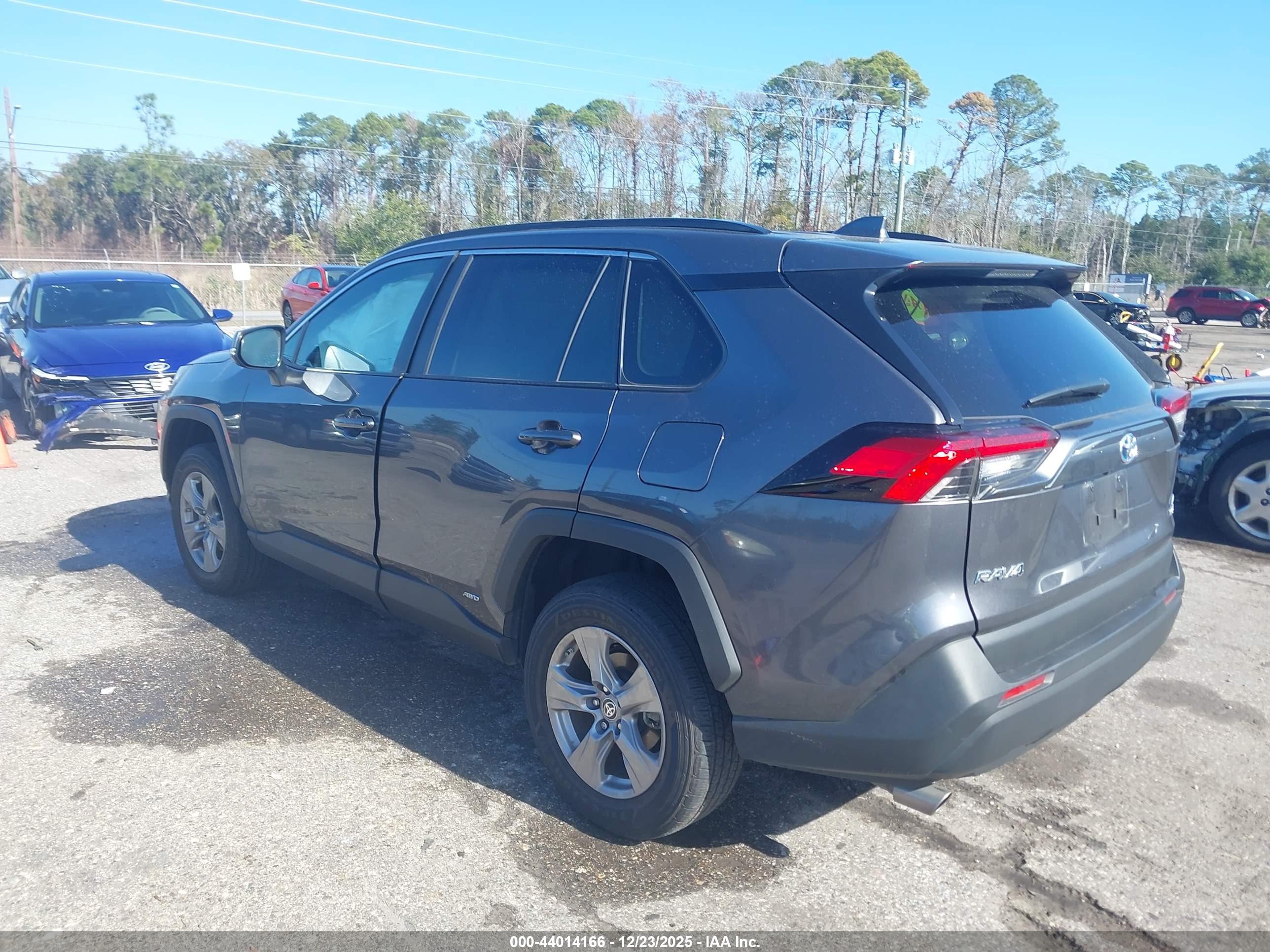 TOYOTA RAV4 image 3