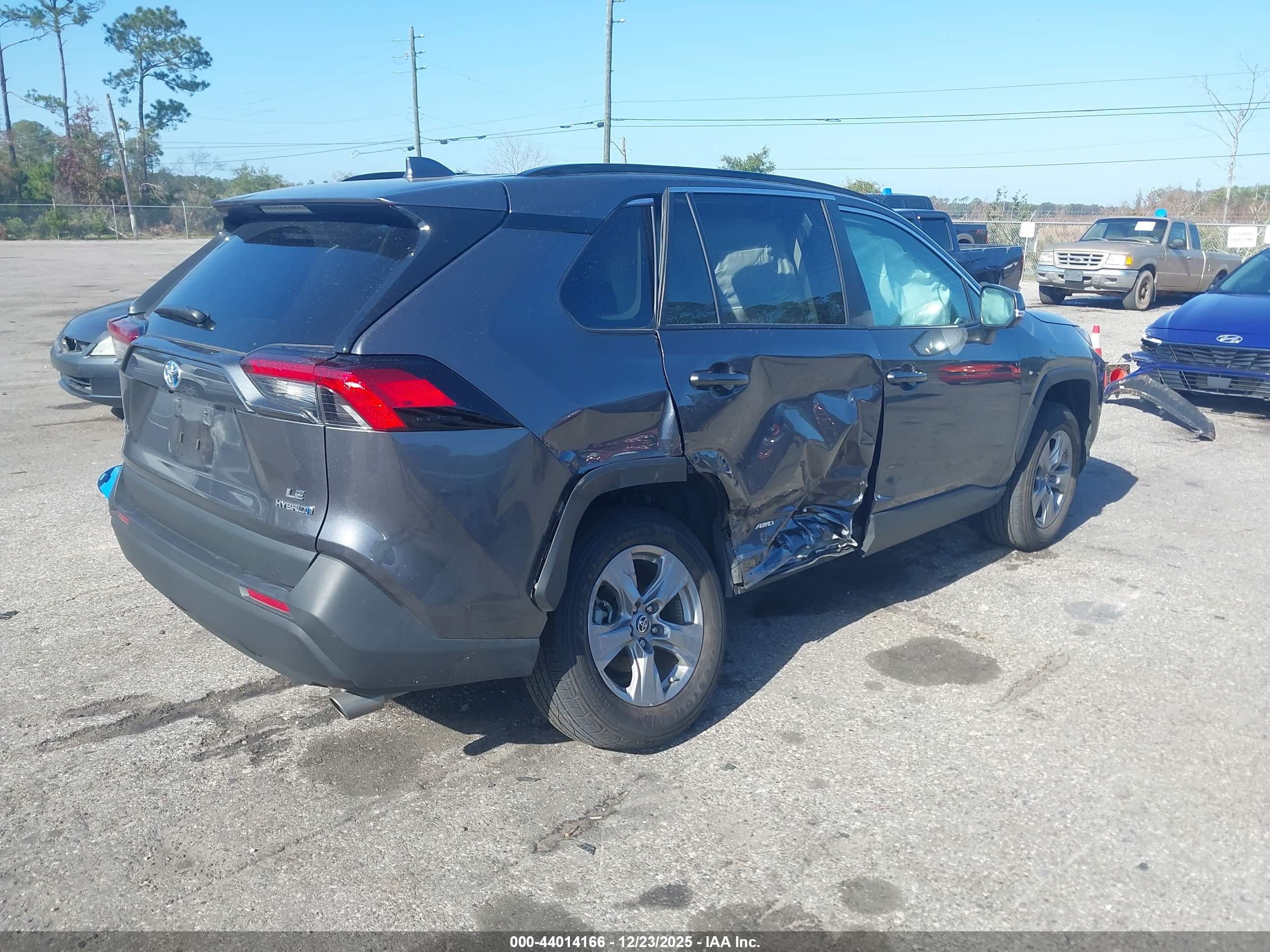 TOYOTA RAV4 image 4