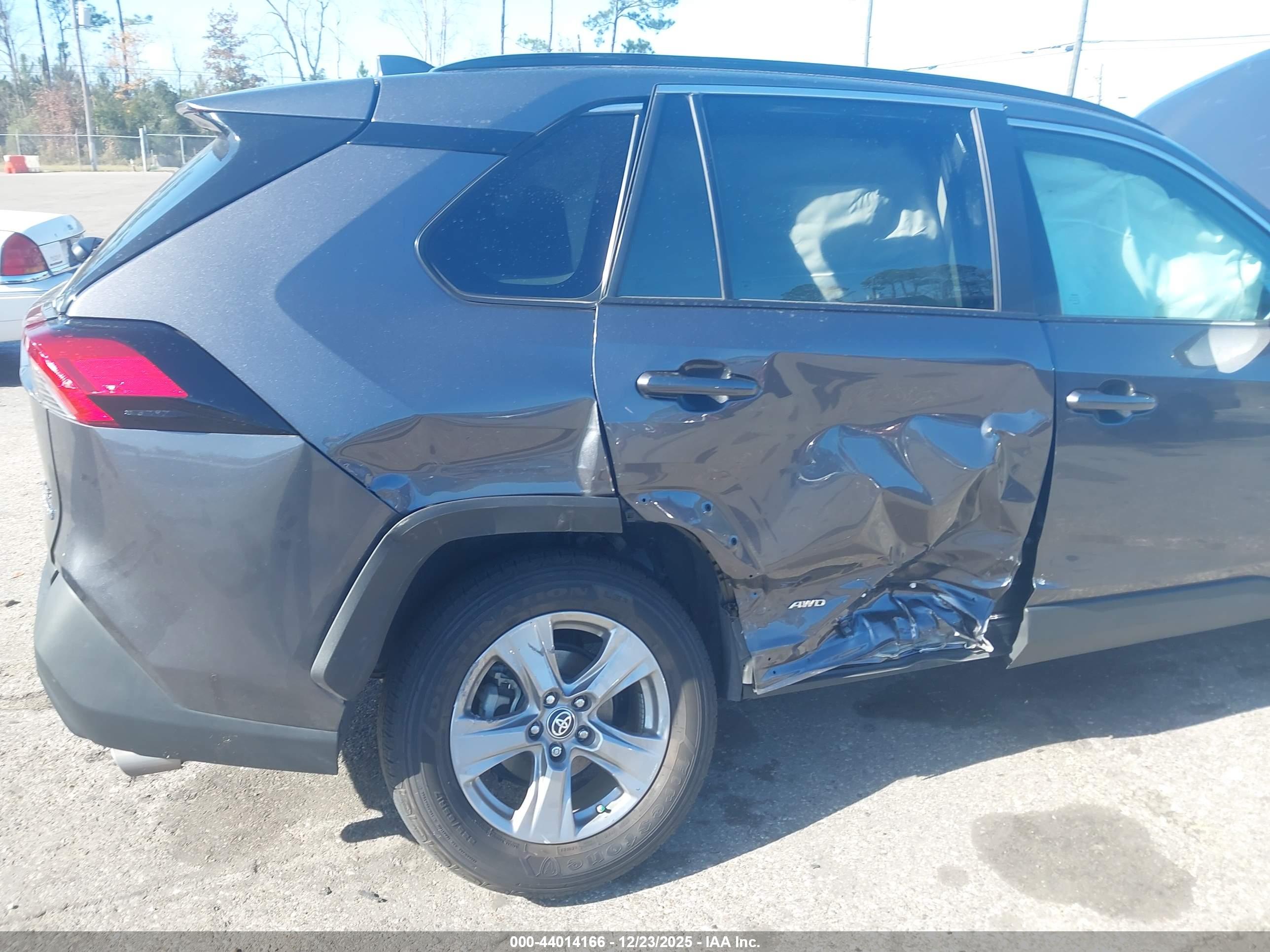 TOYOTA RAV4 image 6