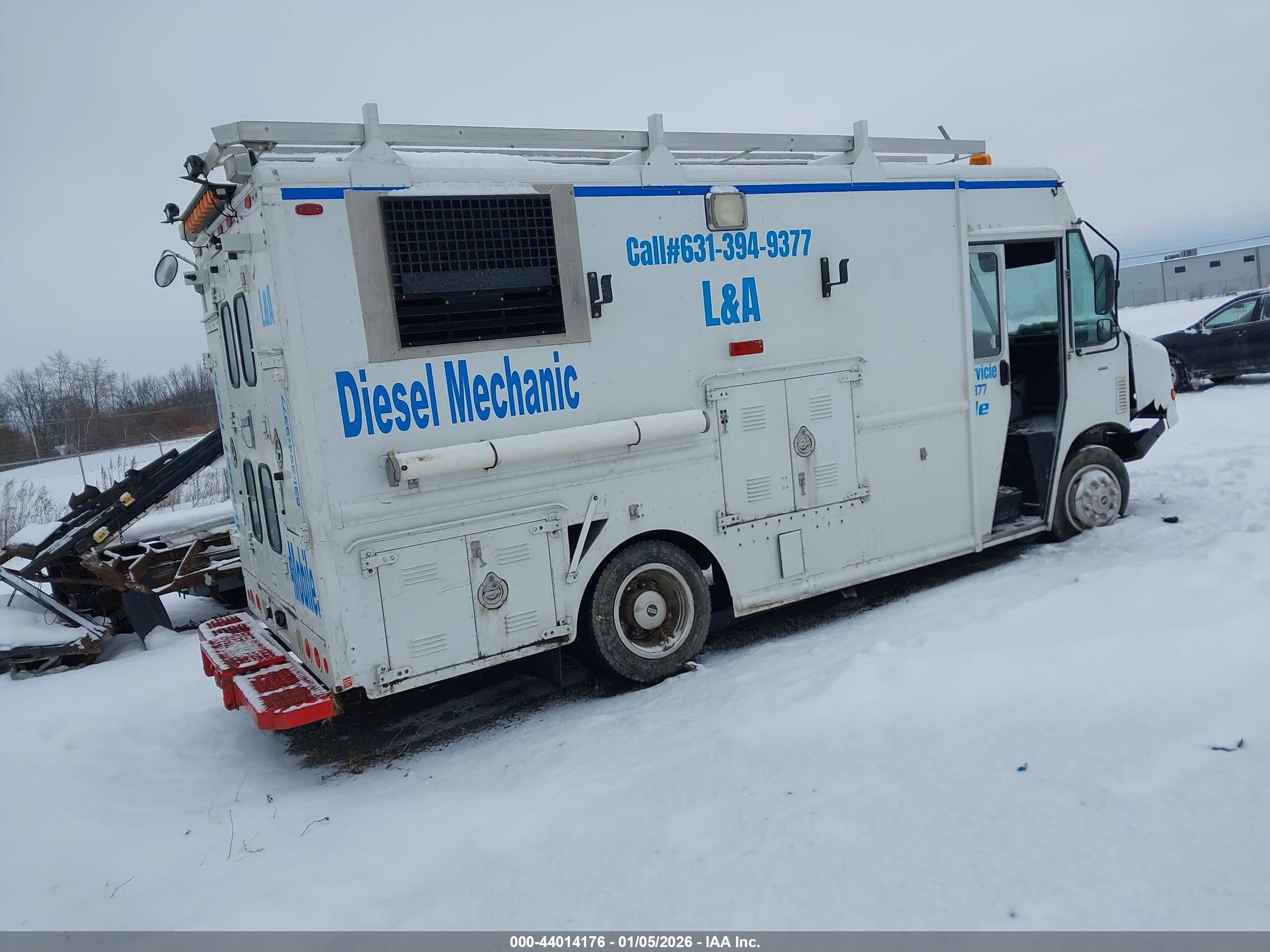 FREIGHTLINER CHASSIS image 4
