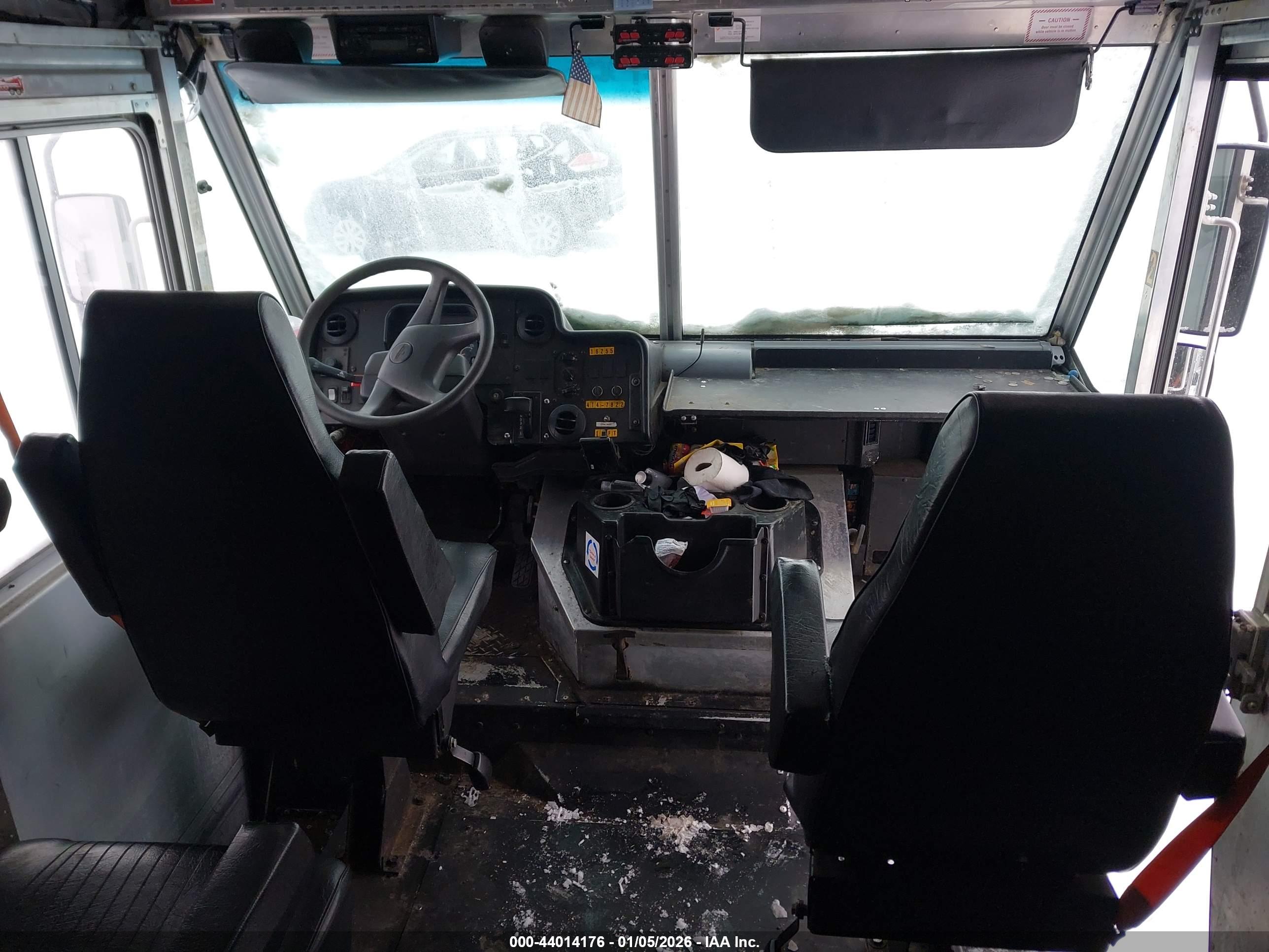 FREIGHTLINER CHASSIS image 7