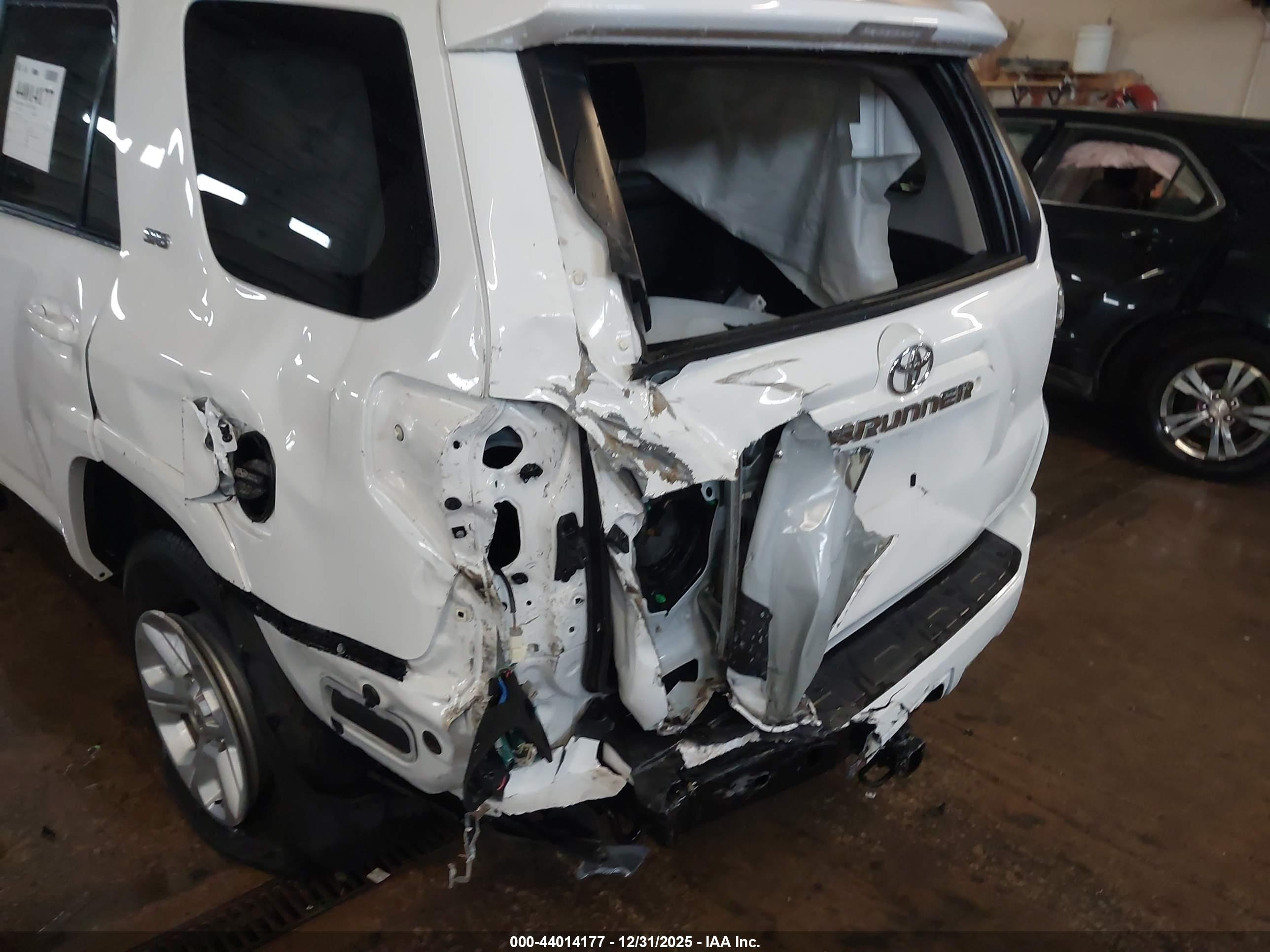 TOYOTA 4RUNNER image 6
