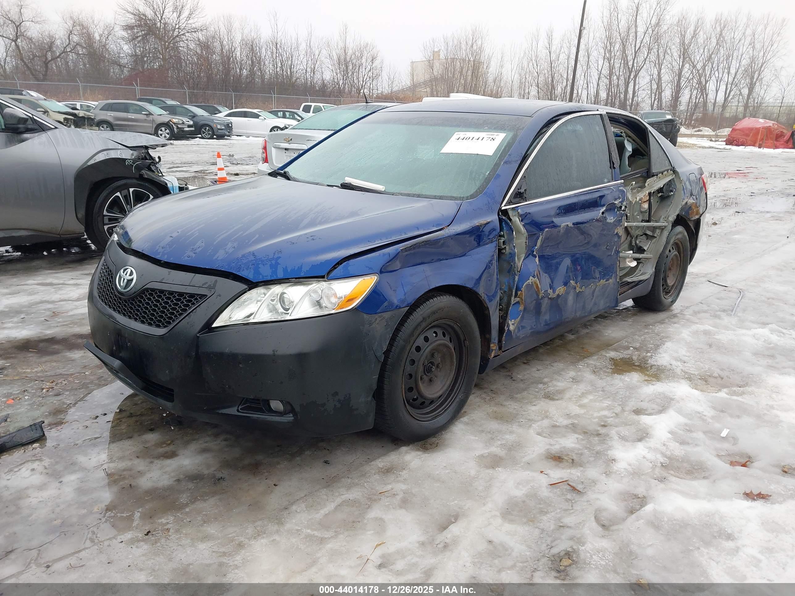 TOYOTA CAMRY image 2