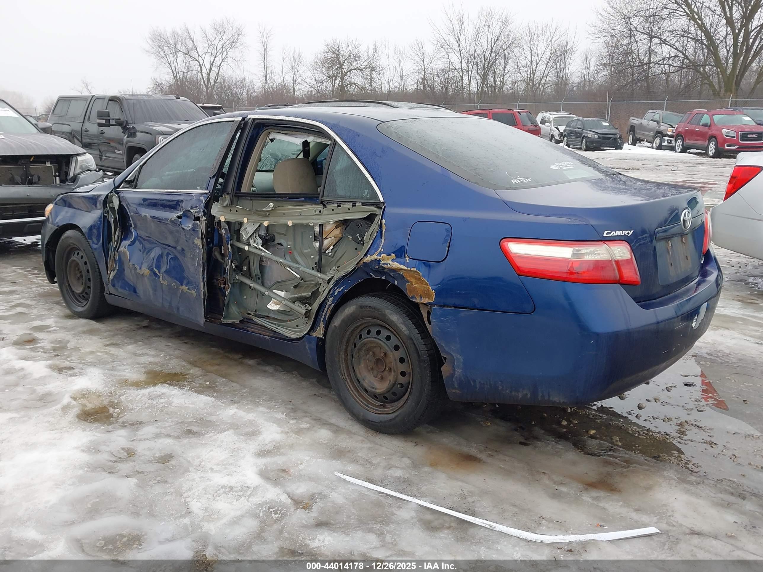 TOYOTA CAMRY image 3