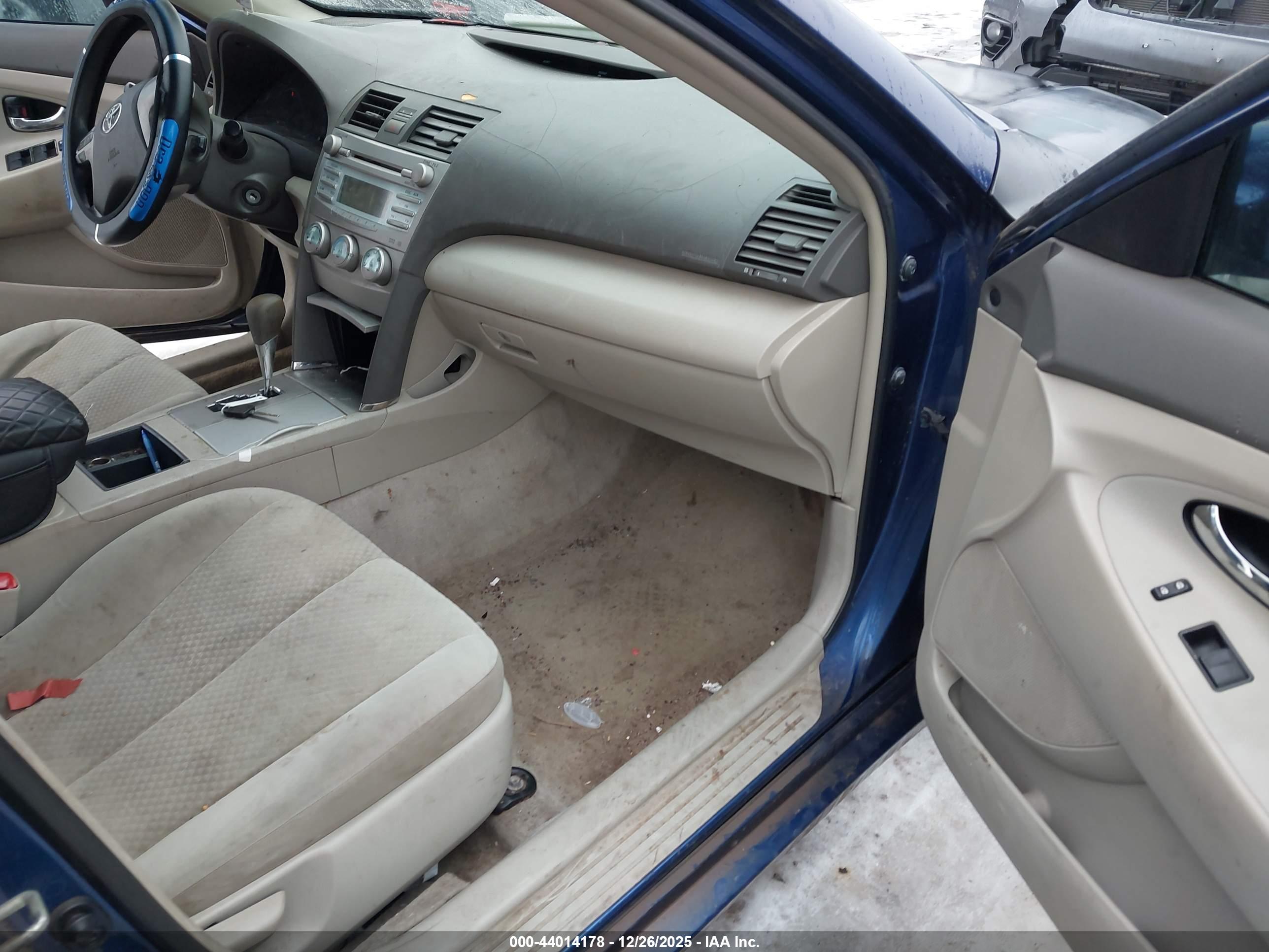 TOYOTA CAMRY image 5