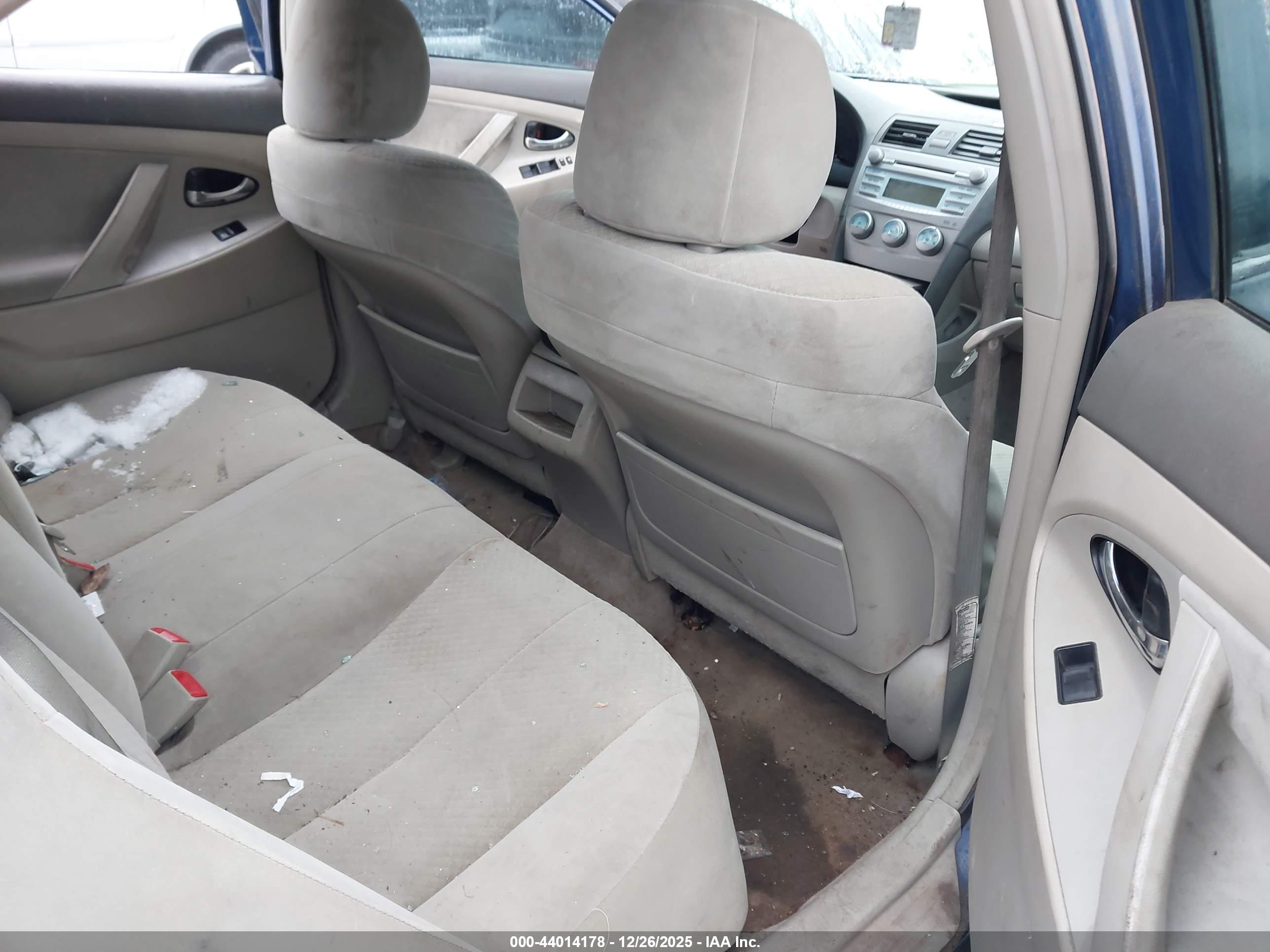 TOYOTA CAMRY image 8