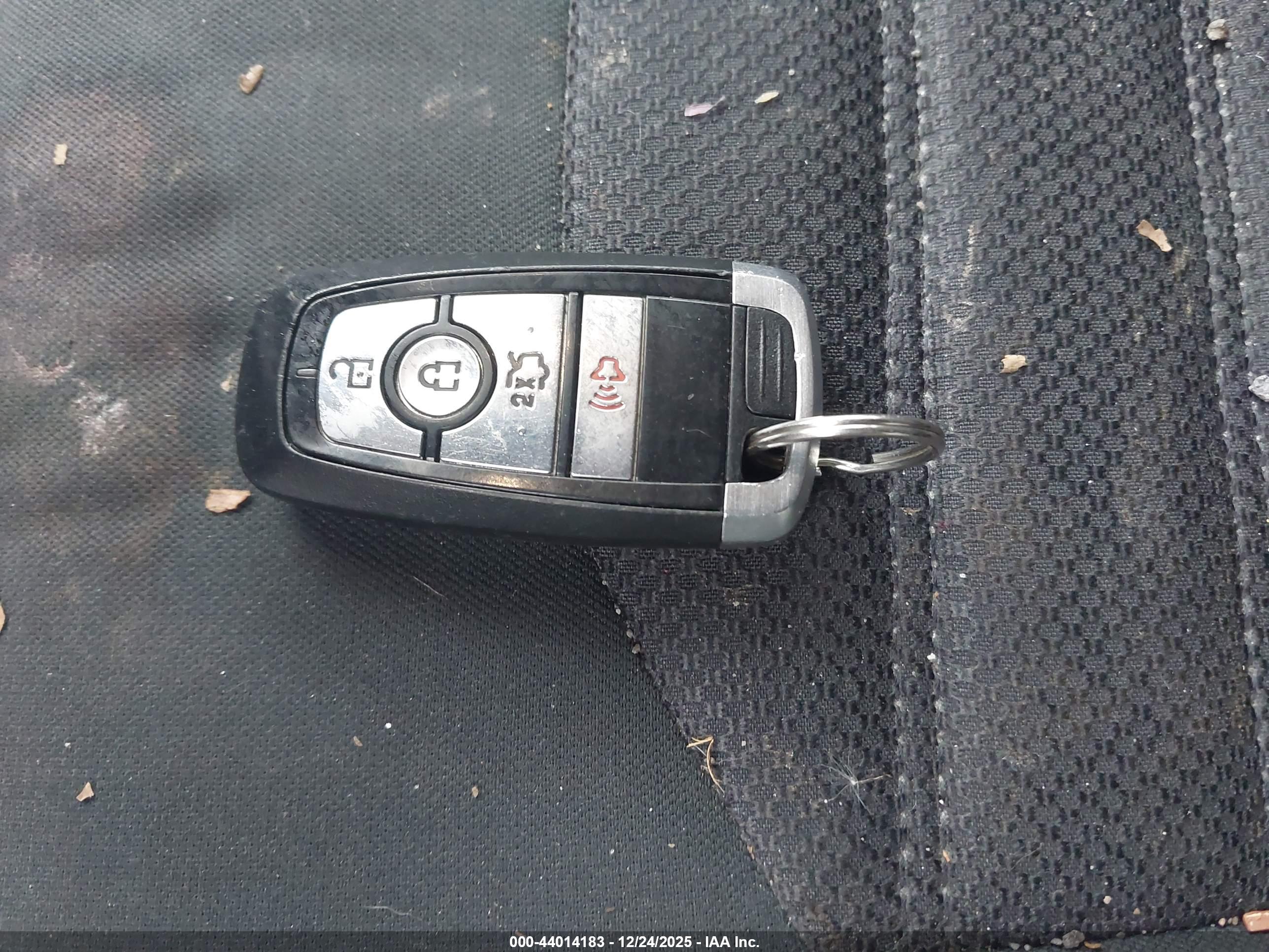 FORD FUSION image 11