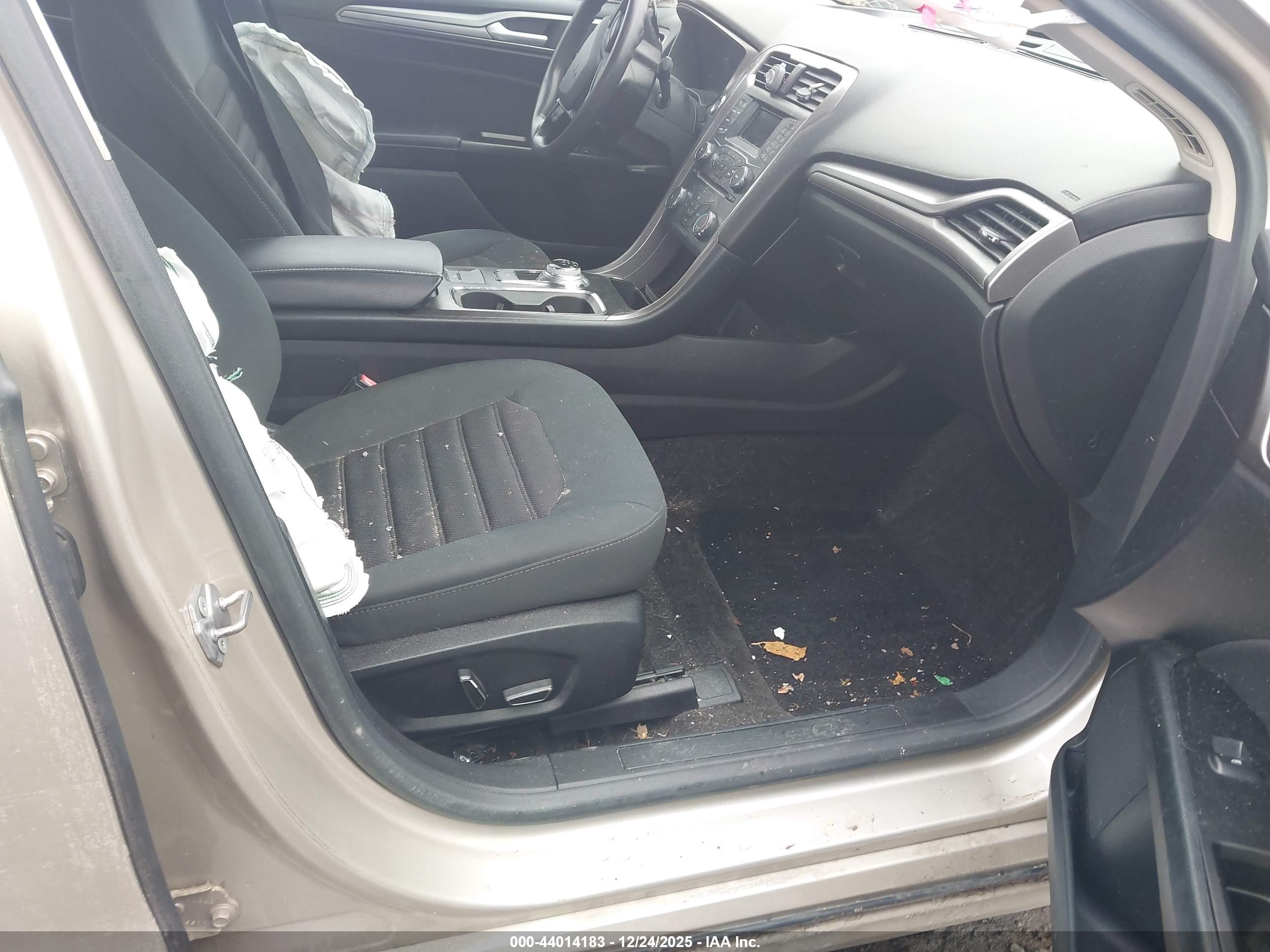 FORD FUSION image 5