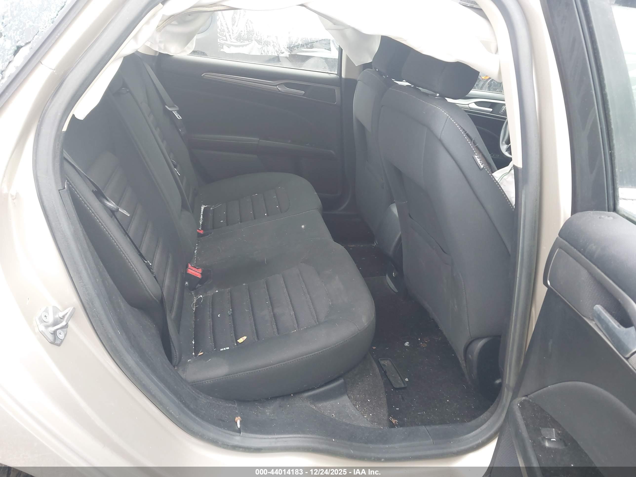 FORD FUSION image 8