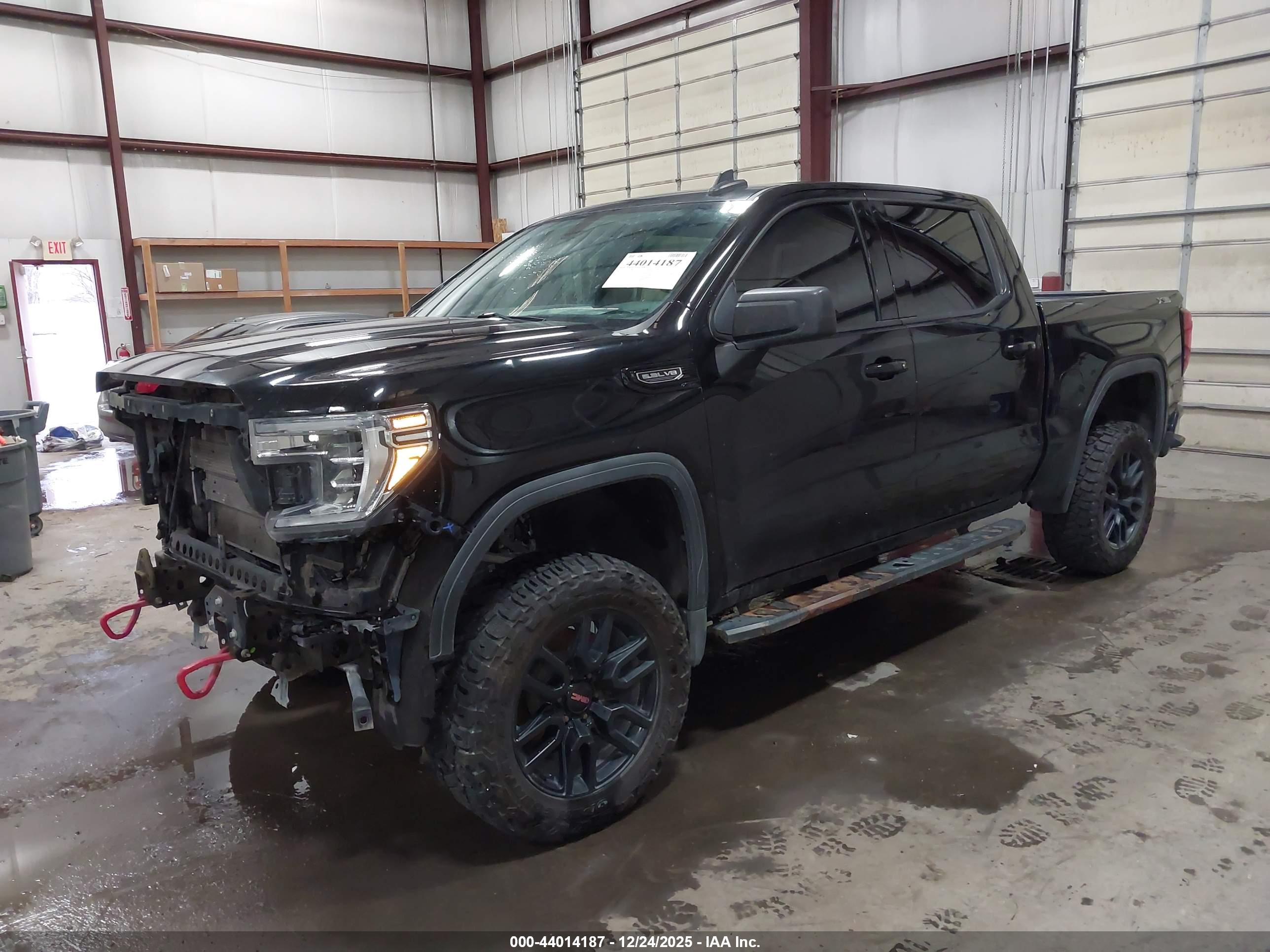 GMC SIERRA image 2