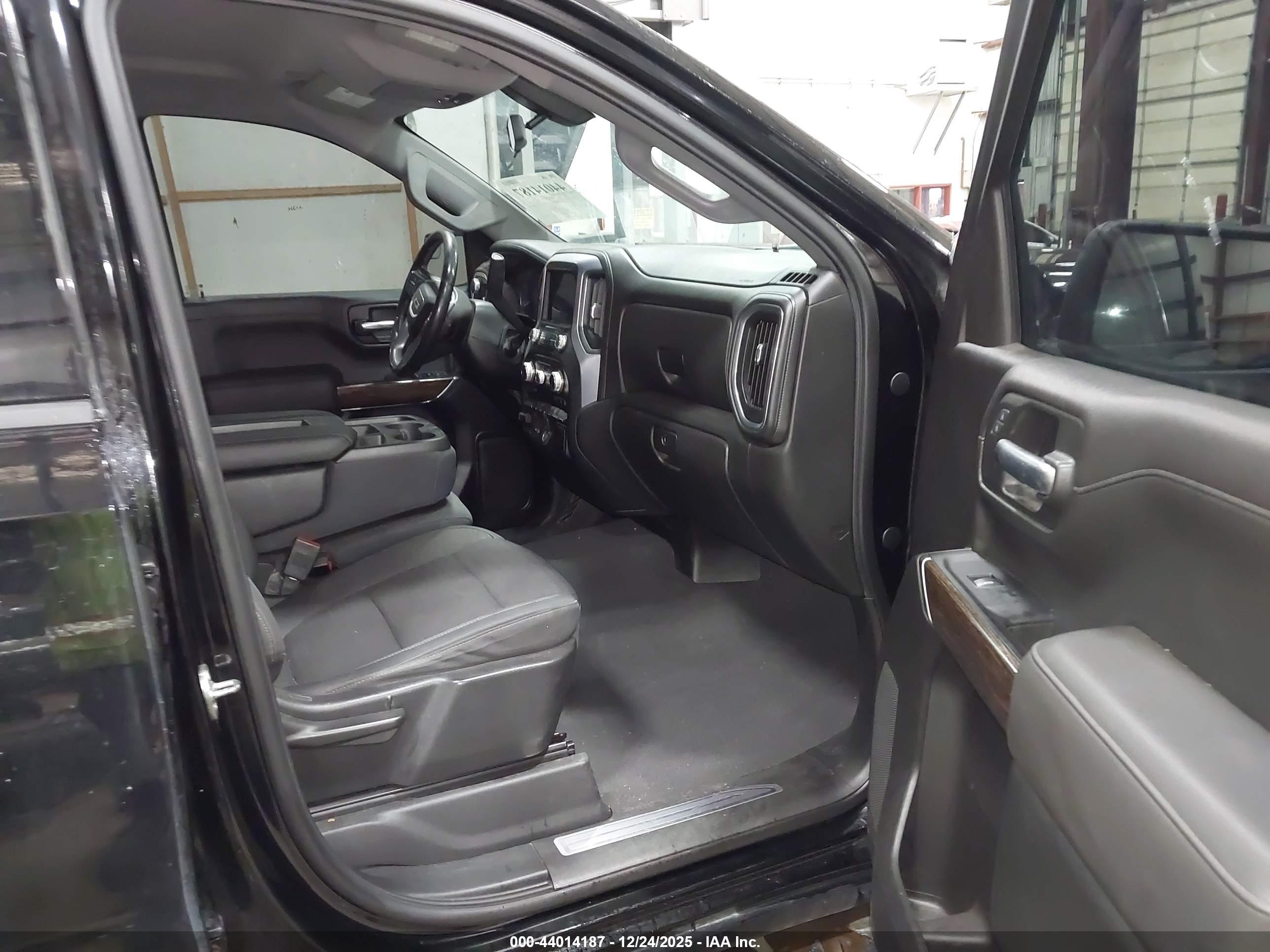 GMC SIERRA image 5