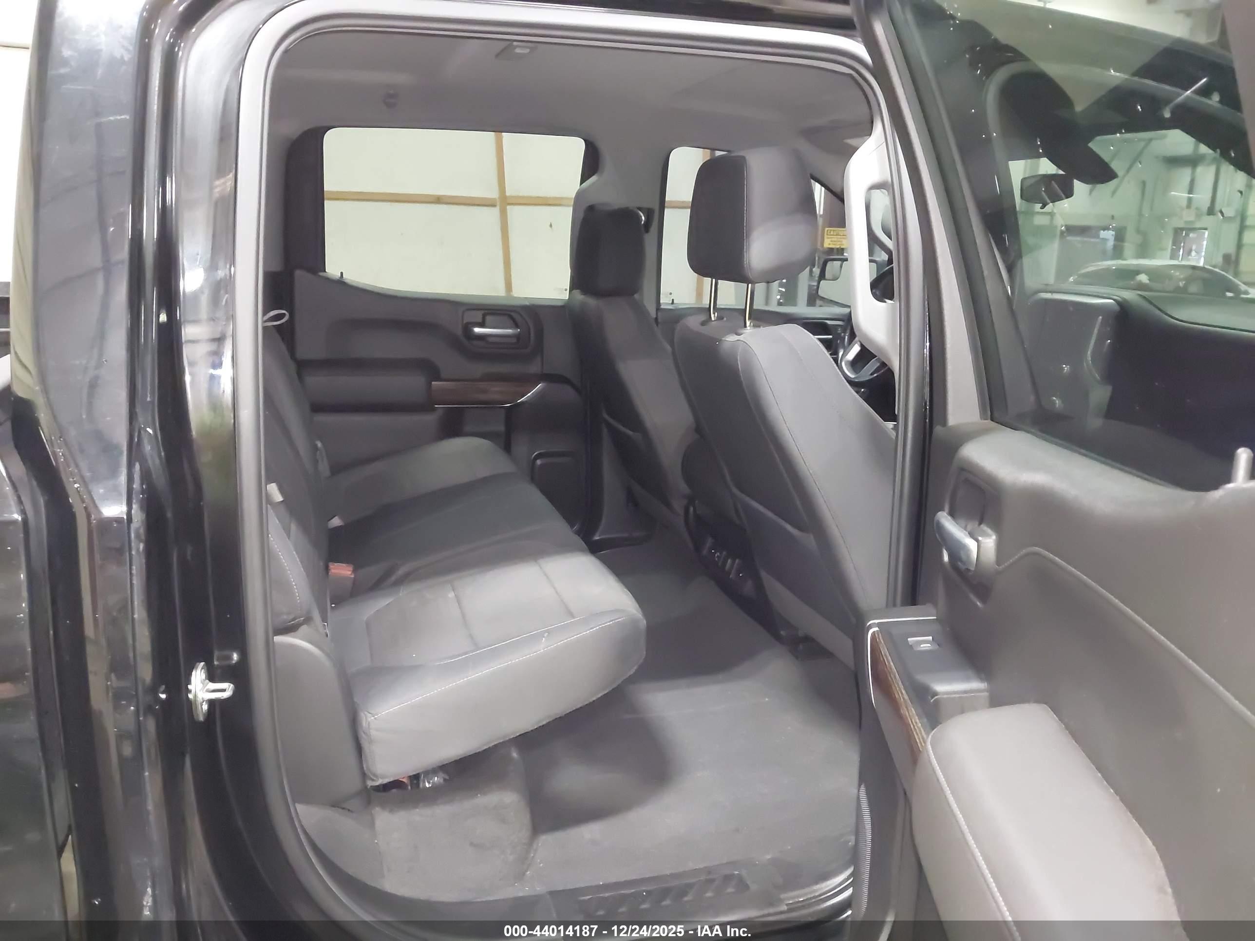 GMC SIERRA image 8