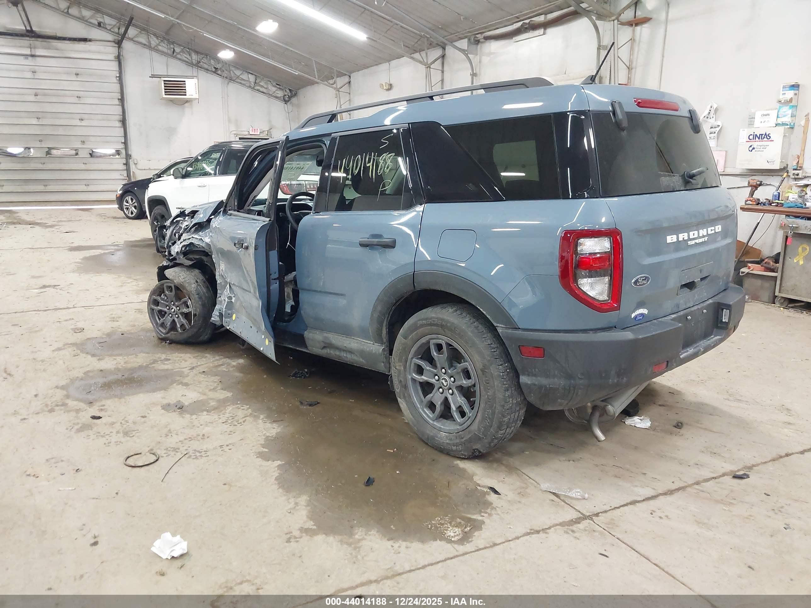 FORD BRONCO image 3